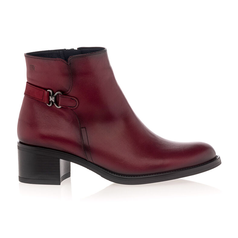 Rote Damenstiefel / Stiefeletten