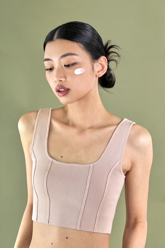 protetor solar facial Mizon Inout Watery Sheer é um creme leve, protetor e hidratante para o rosto.