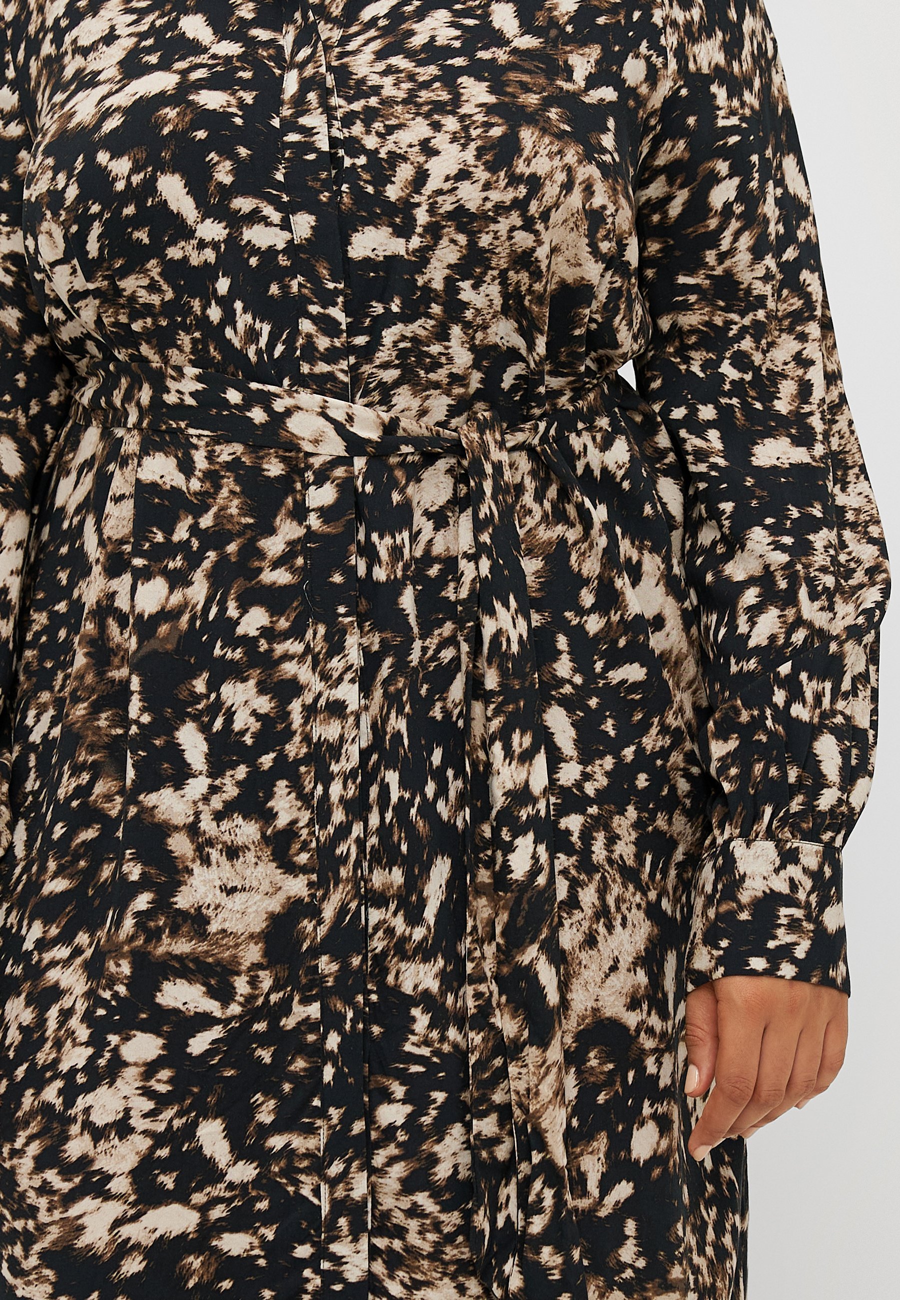 ONLY Carmakoma CARFIONE LIFE SHIRT CALF DRESS - Overhemdjurk - zwart