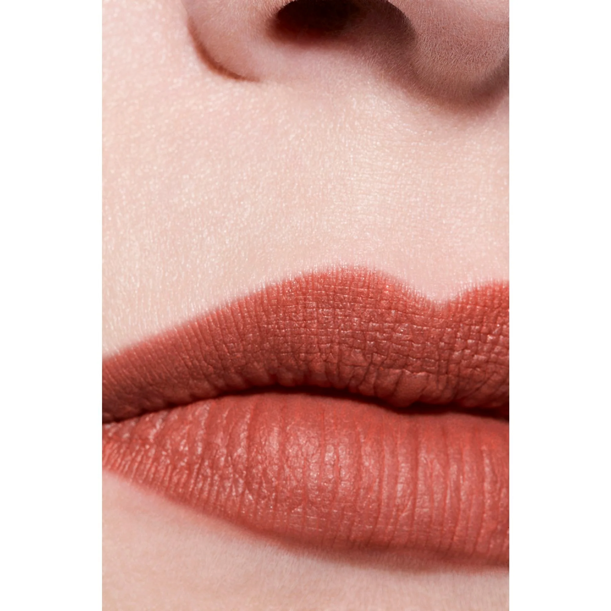 ROUGE ALLURE VELVET - IL ROSSETTO VELLUTATO LUMINOSO