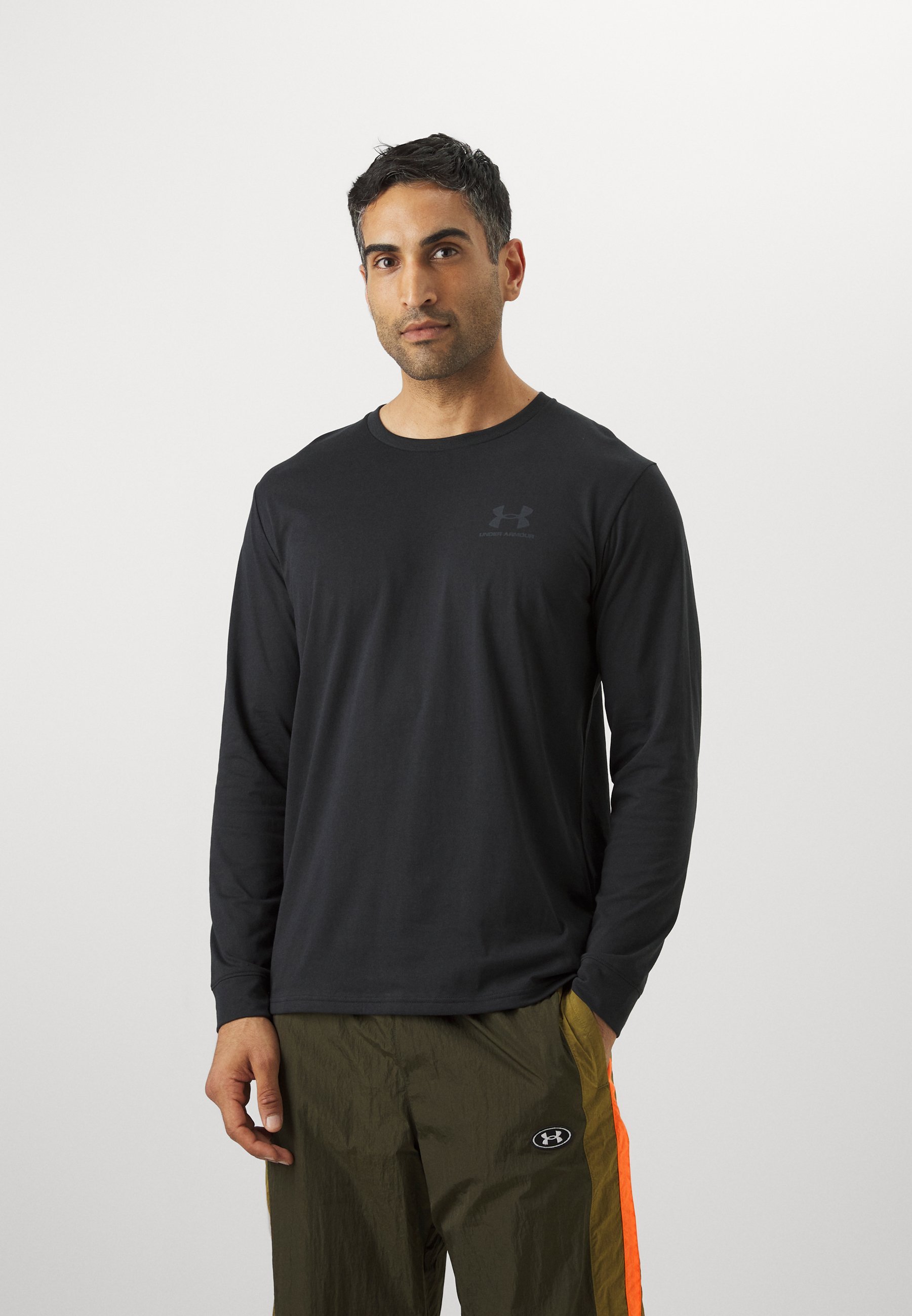 Camiseta Under Armour PEITO ESQUERDO - Manga comprida - preta/cinza escuro