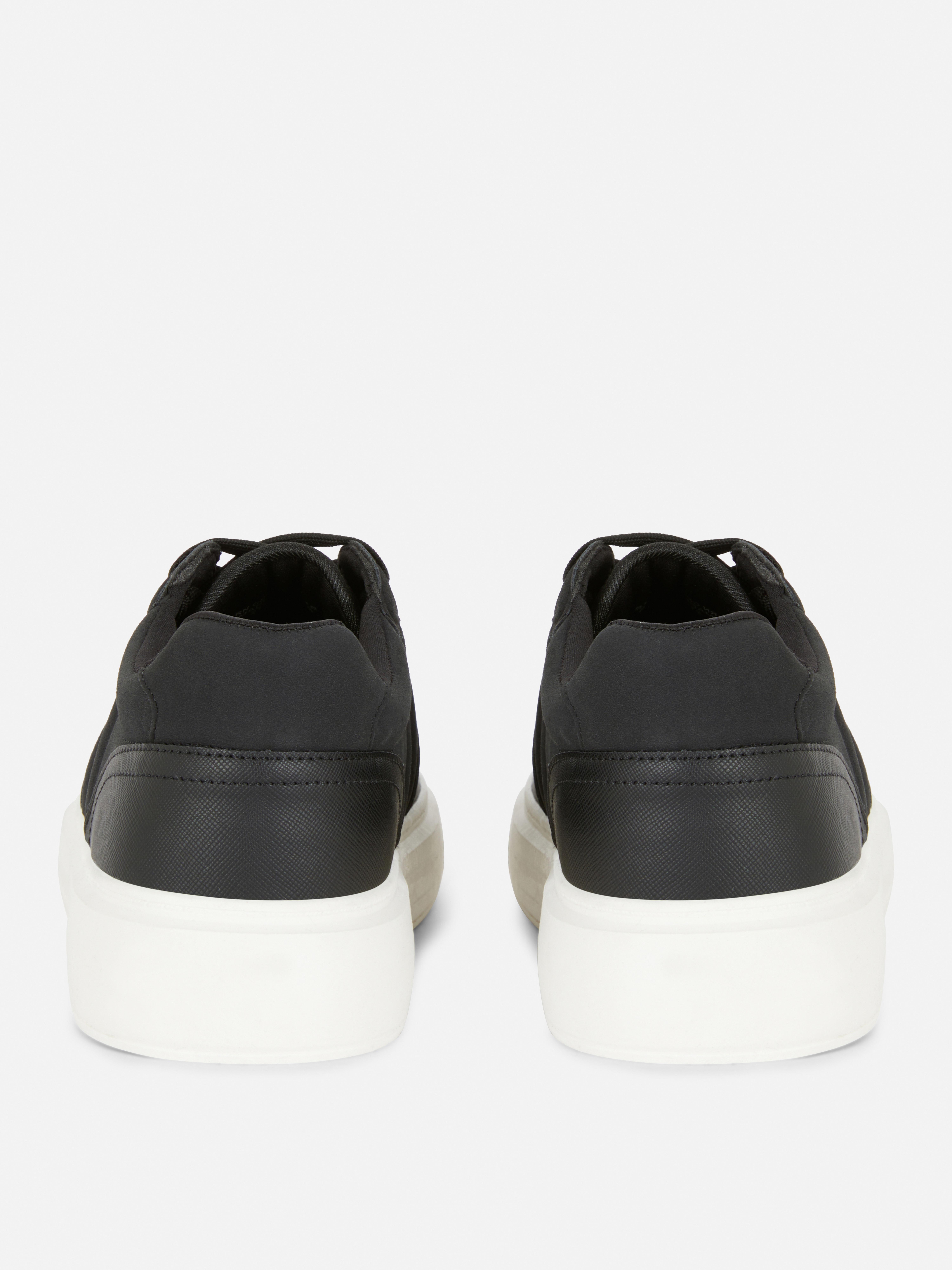 Sneakers basse Kem con lacci. Eleganti sneakers stringate con inserti della collezione Kem.