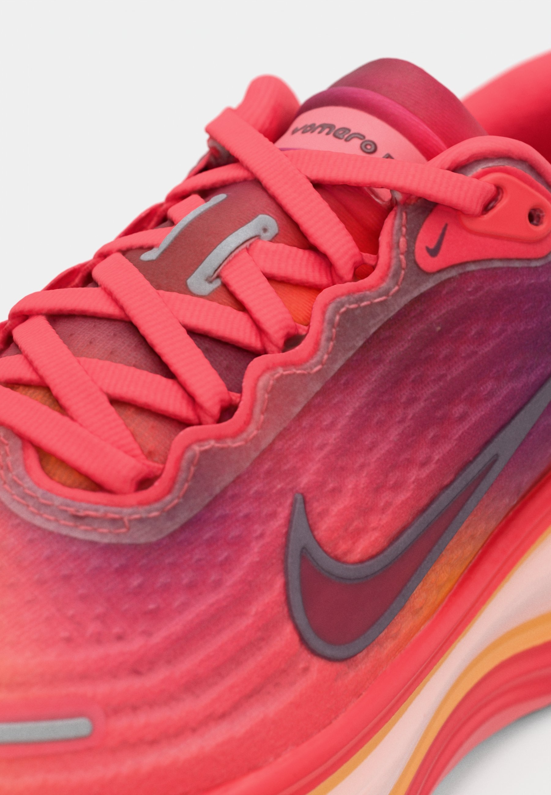 Nike Performance VOMERO PLUS SE - Pantofi de alergare pentru șosea - coral spălat/bordeaux/ember glow/ceramic strălucitor/marakesh/cenușă vișinie