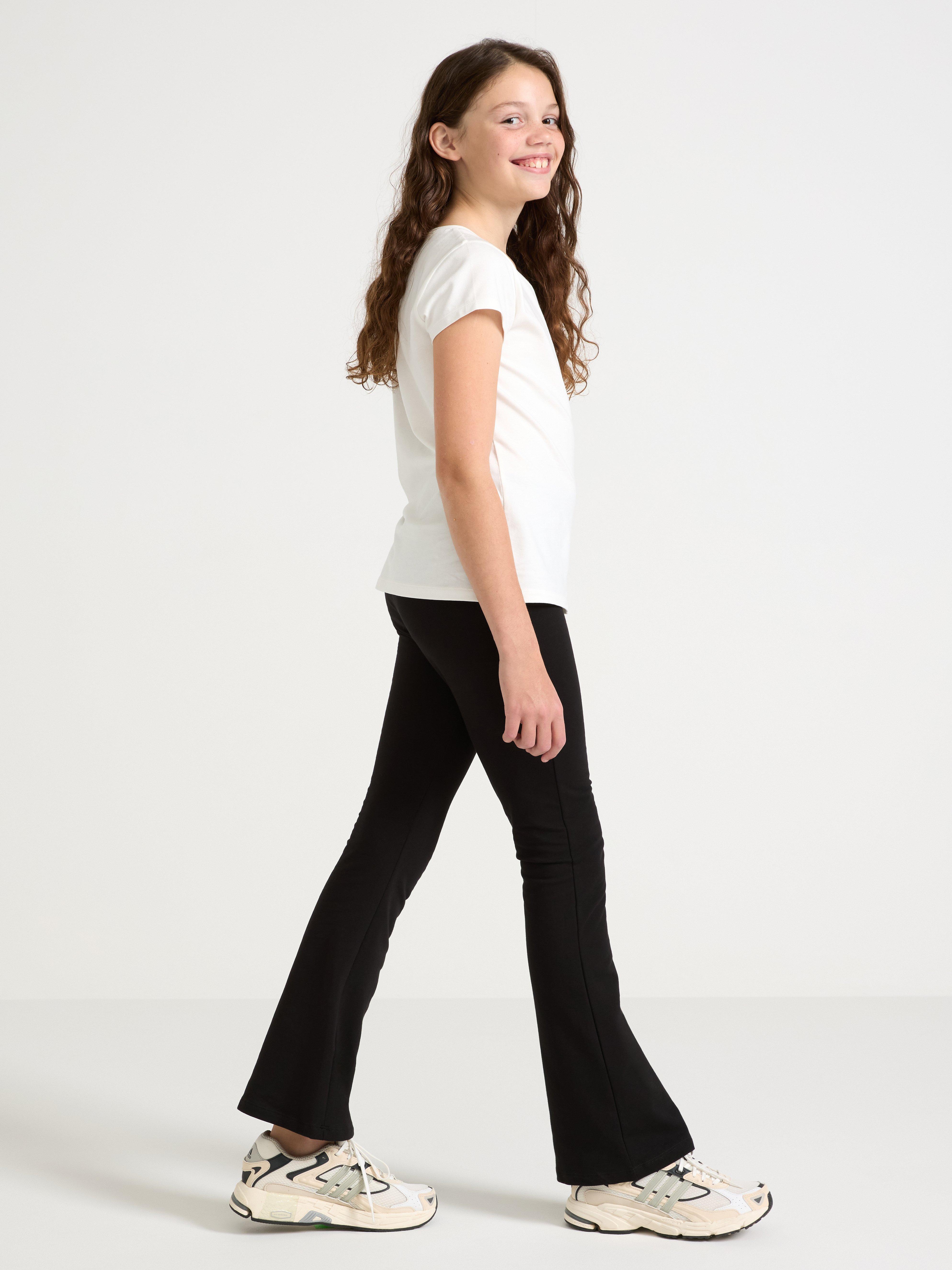 Calça legging flare com interior escovado, preta.