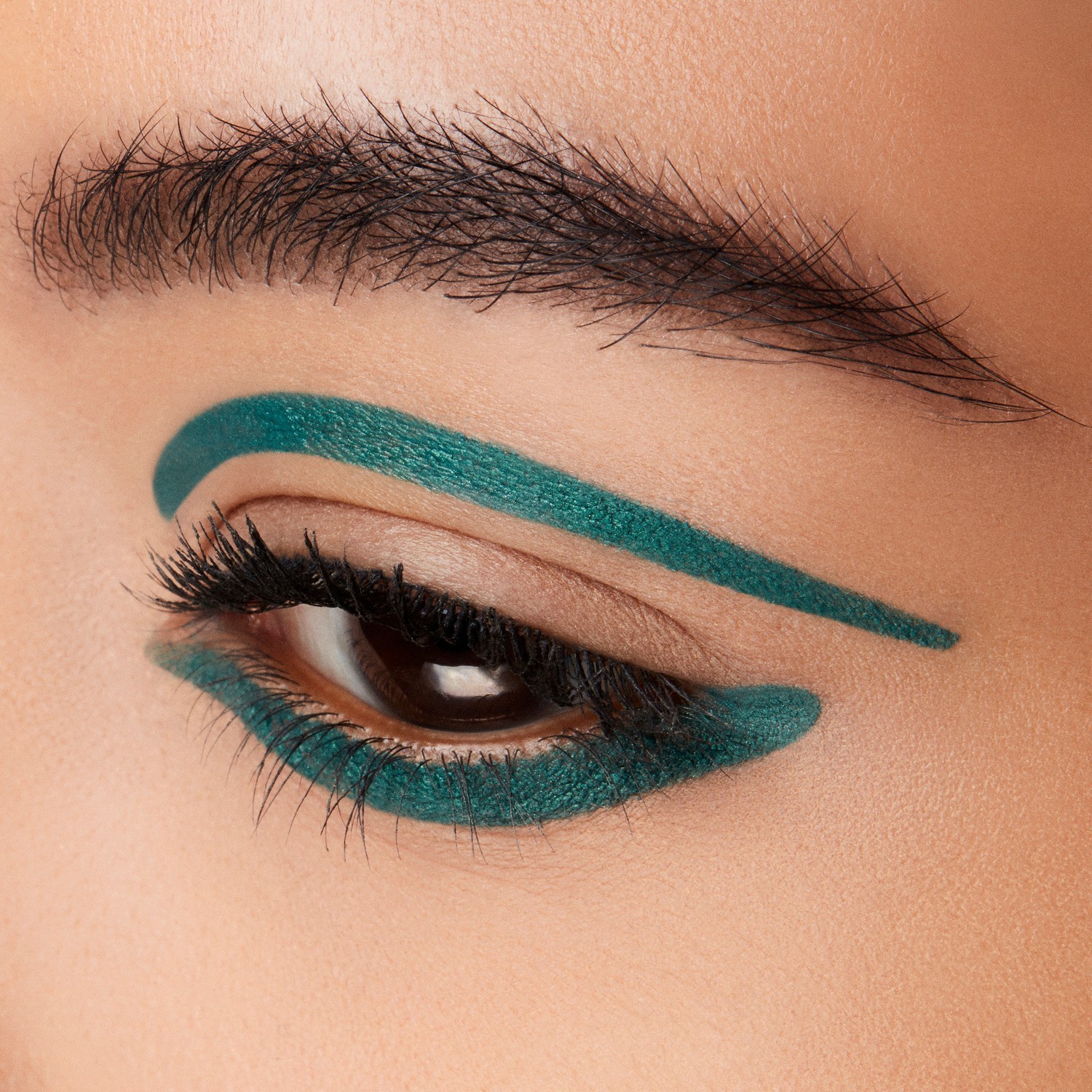 MAC akių pieštuko spalvos „Excess Gen“ akių kontūro pieštukas – 0,35 g