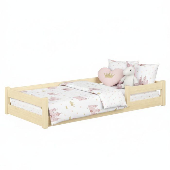 Cama infantil baja NORDI de 60x120 cm – Madera natural, estructura baja, barandillas de seguridad