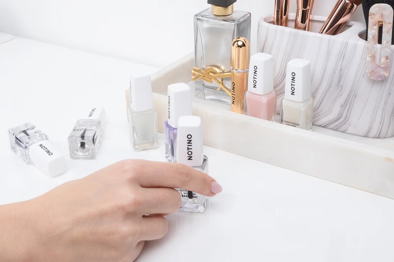 Notino Nail Care krepilni vitaminski podlak za nohte z vitamini A, C in E