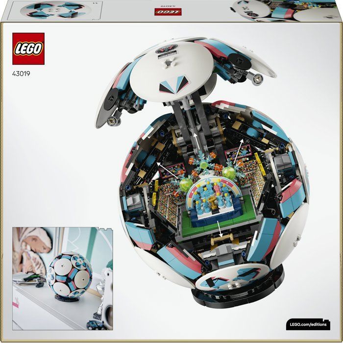 LEGO Editions 43019 A Bola de Futebol - Brinquedo de Construção para Maiores de 10 Anos - Presente Esportivo