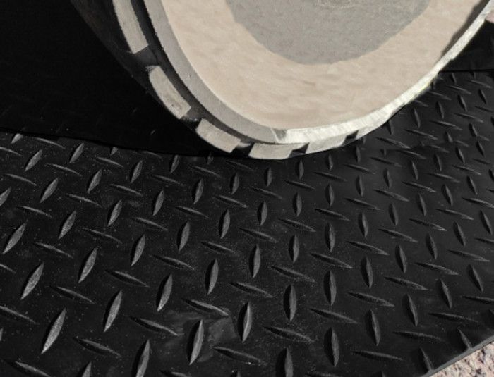 Suelo de PVC | 140x300cm | Negro ranurado | 1mm de espesor | 100% PVC