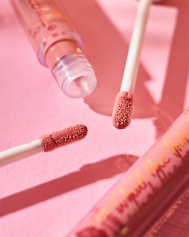 essence WHAT THE FAKE! volumegevende lipgloss