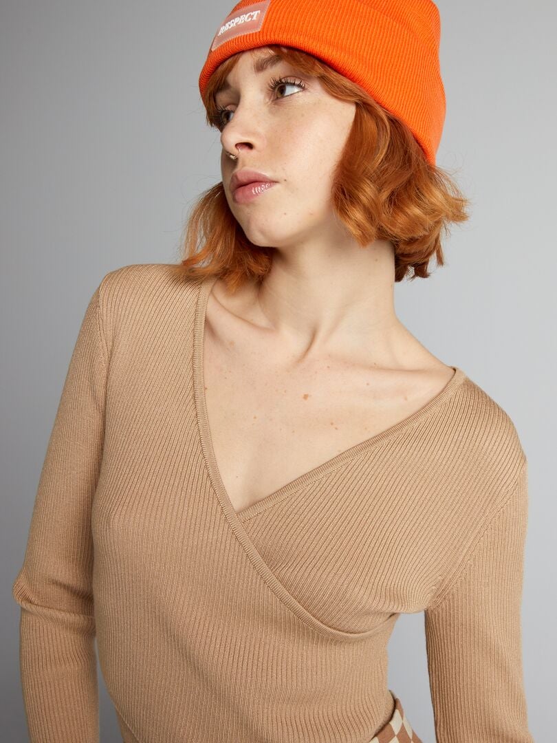 Jersey de punto acanalado con escote cruzado - BEIGE