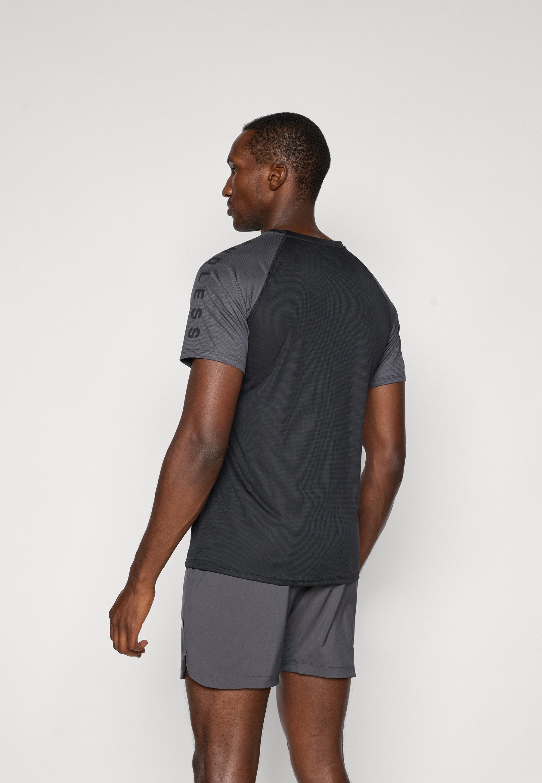 T-shirt de sport Endless CAMISETA FEITY ICONIC - noir titane