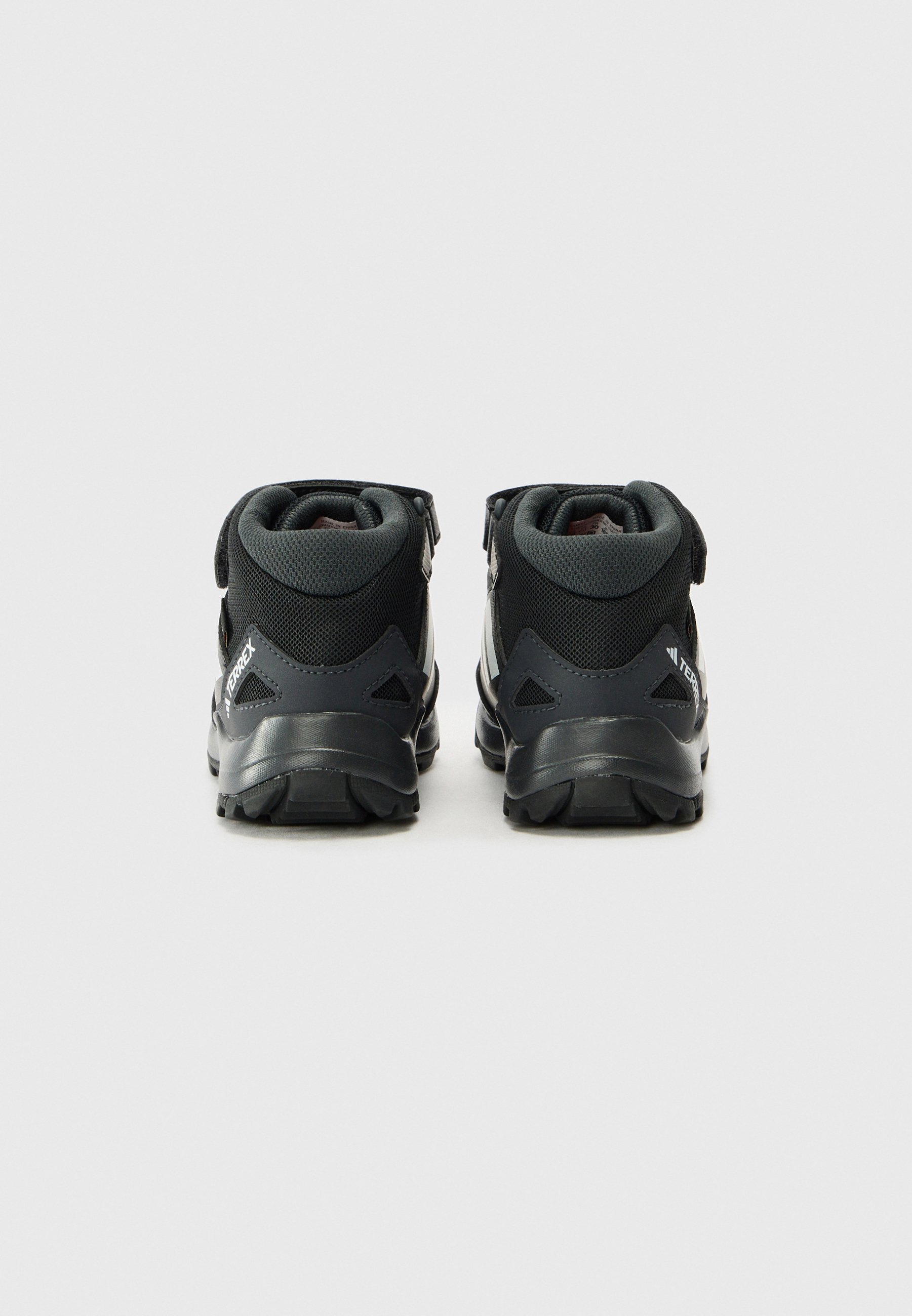 Adidas Terrex TERREX SKYCHASER MID UNISEXE - Chaussures de marche - noir/blanc/orange semi-résistant