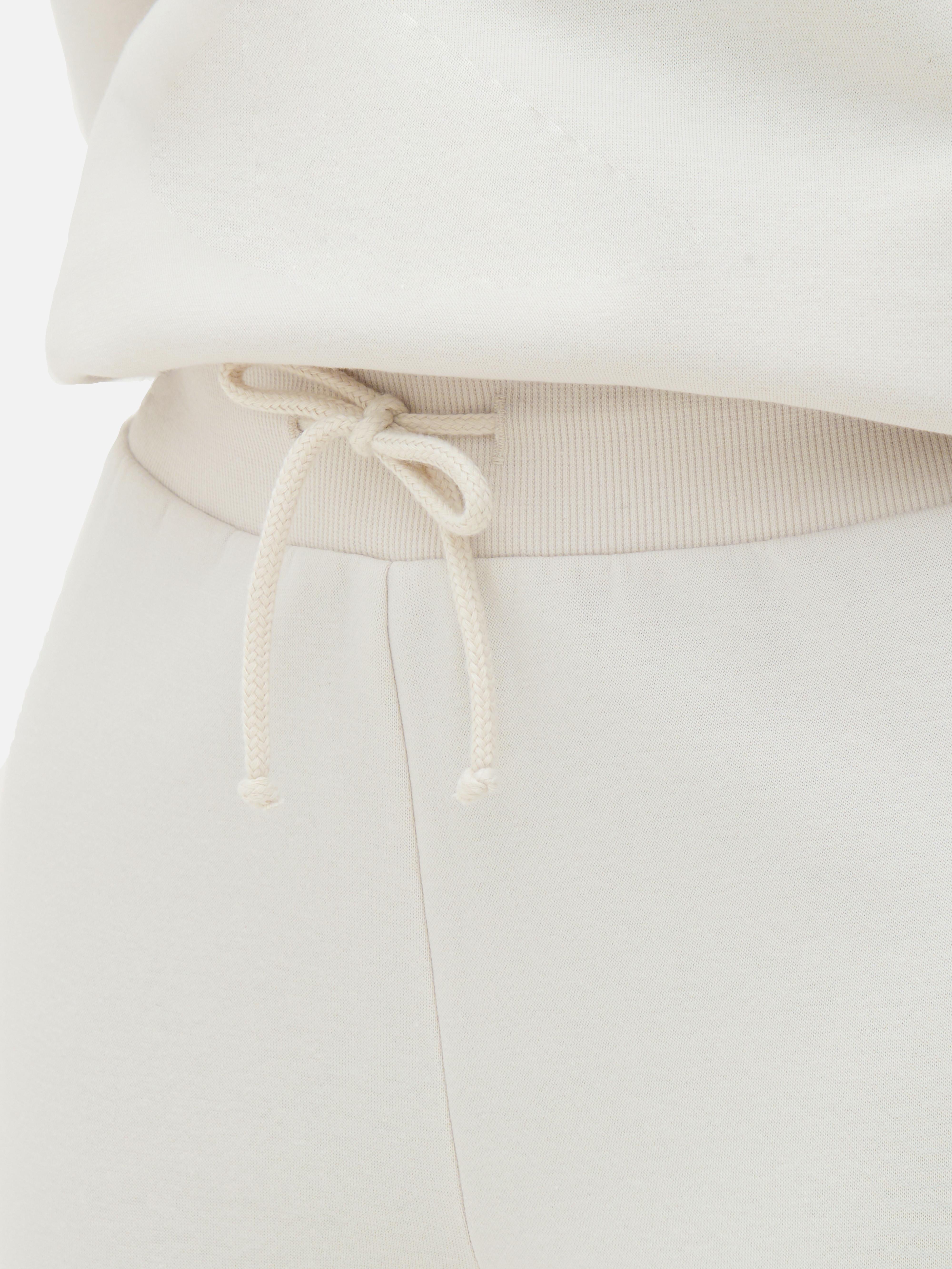 Pantaloni de trening skinny Acești pantaloni de trening slim fit cu manșete la gleznă creează un aspect elegant pentru momente elegante și zile active.