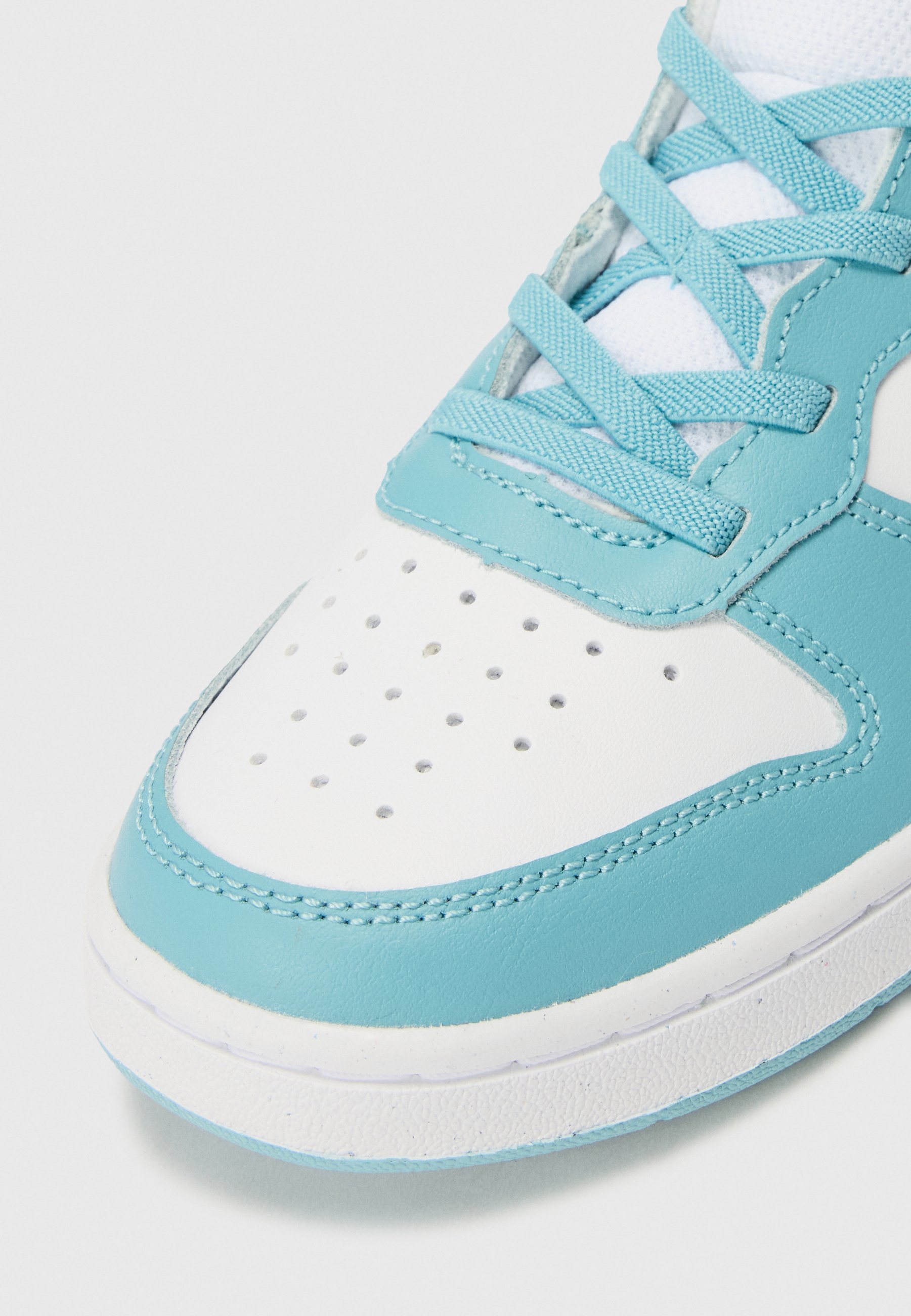 Nike Sportswear COURT BOROUGH MID UNISEX - Høye joggesko - white/denim turq