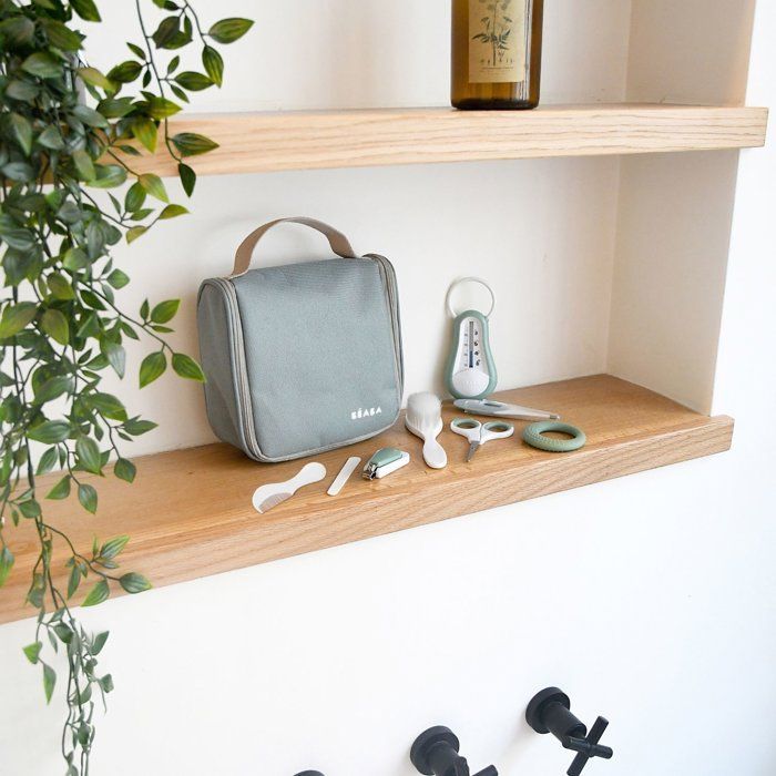 Trousse de toilette - BEABA - 10 accessoires - Vert sauge