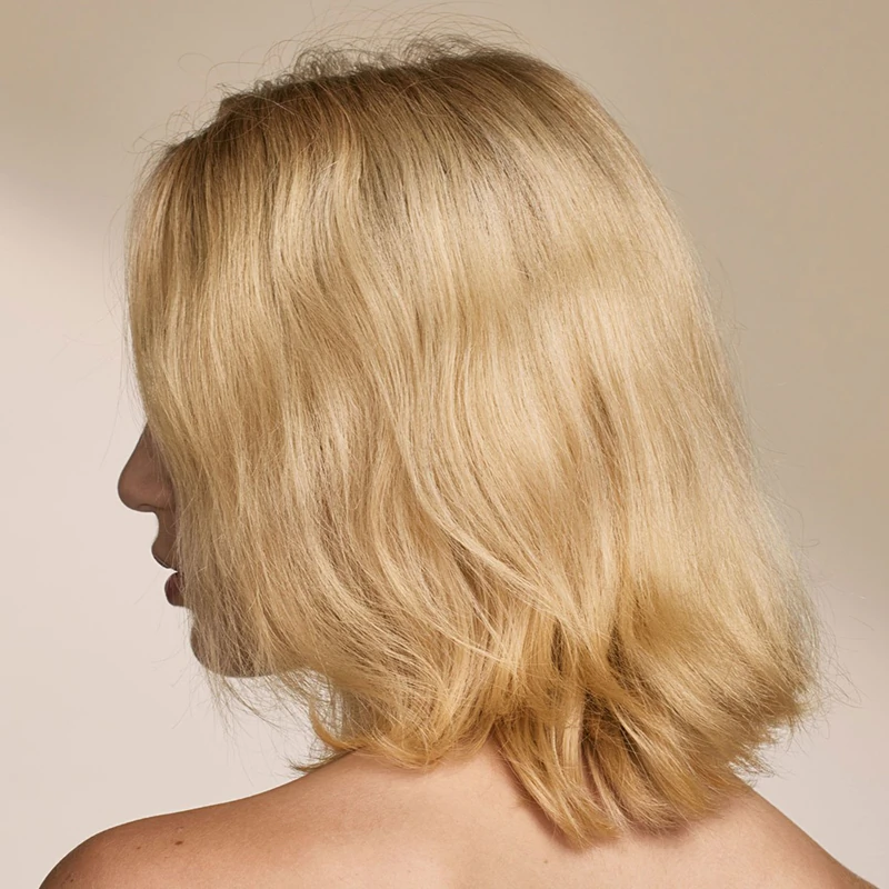 Tratamento rápido de reconstrução capilar Aveda Botanical Repair™ para fortalecer os cabelos.