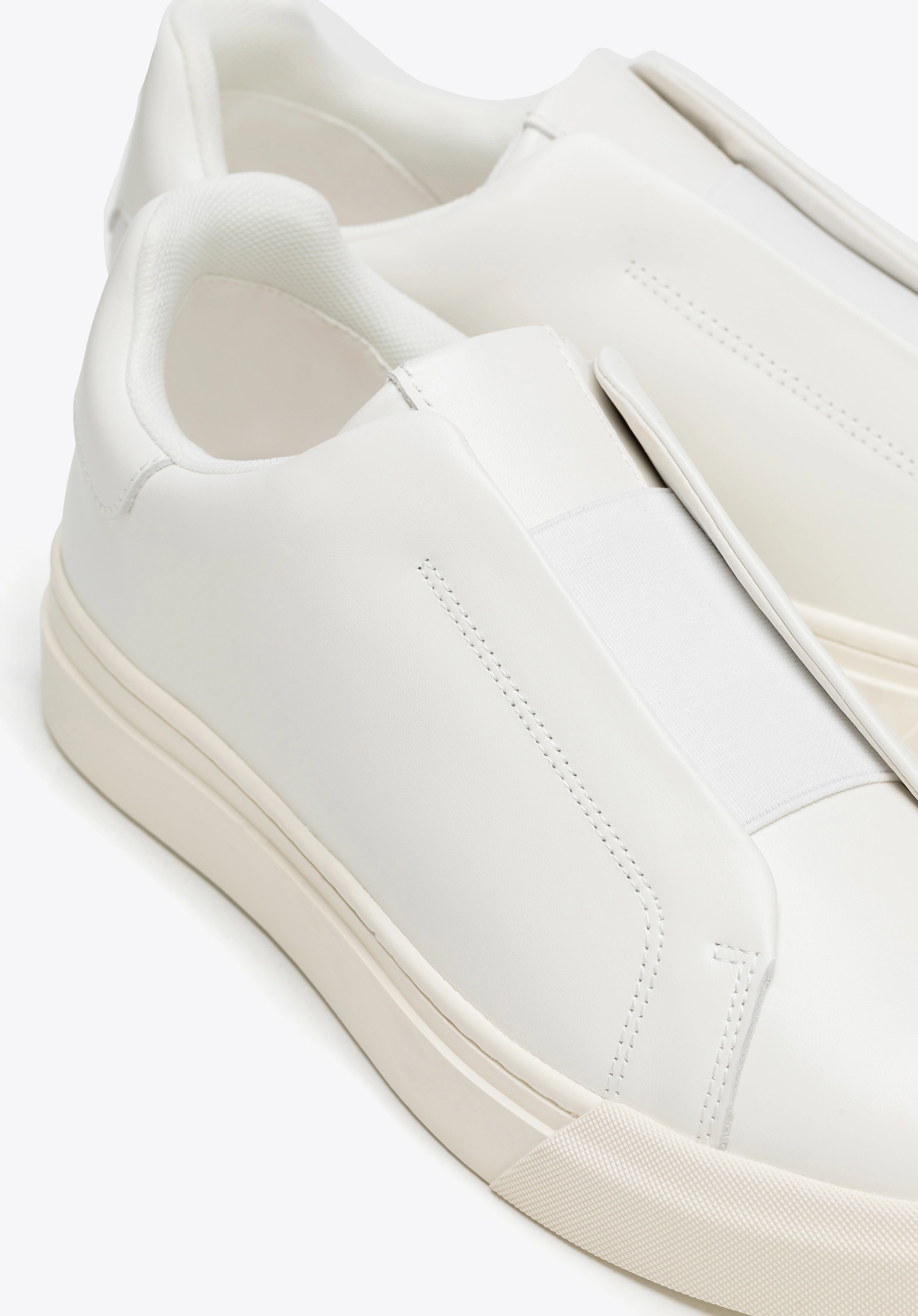 Męskie sneakersy ze skóry naturalnej wsuwane złamana biel