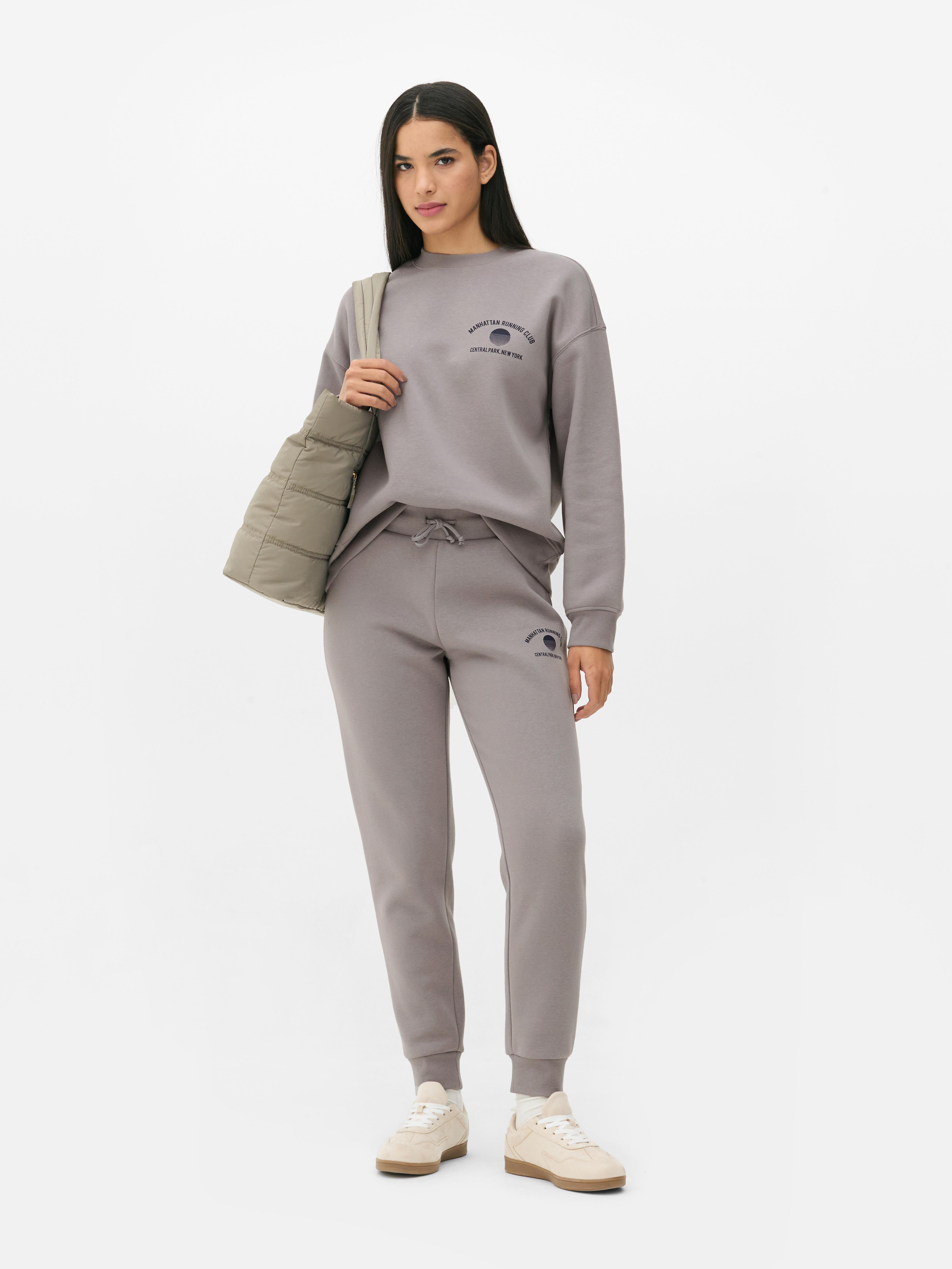 Pantaloni della tuta affusolati e casual. Comodi ed eleganti, indispensabili nel tuo tempo libero.