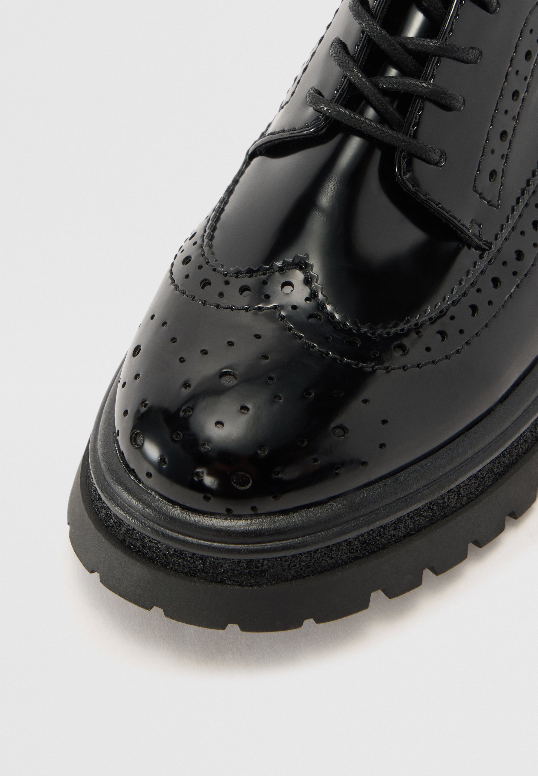 Scarpe stringate Tamaris - nere