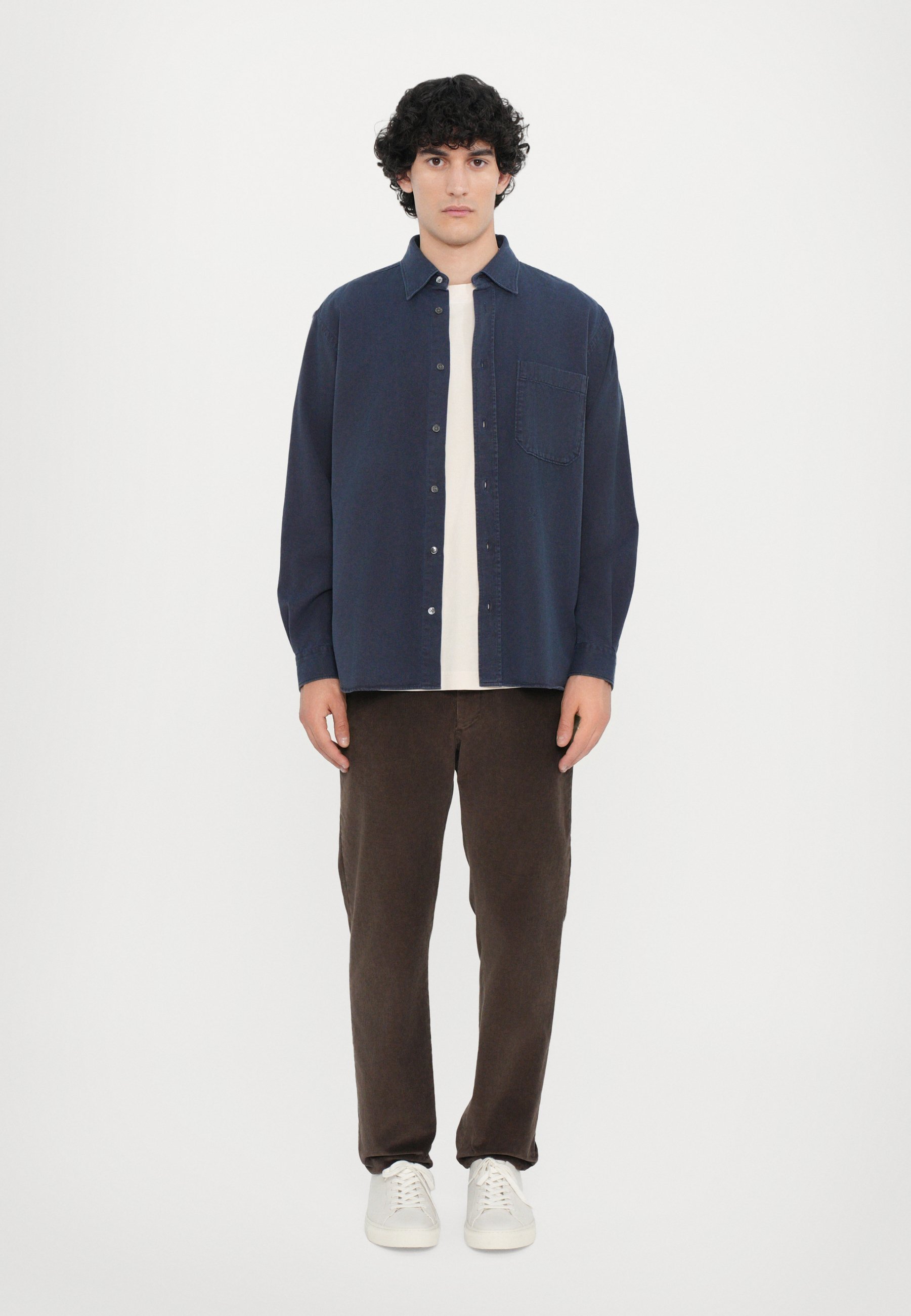 Chemise militaire fermée et formelle - bleu encre