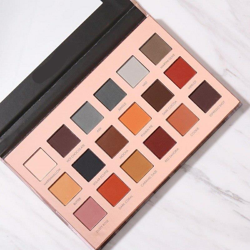 Palette de fards à paupières couleur terre, mat, poudre fine, facile à estomper, recommandée par les blogueuses.