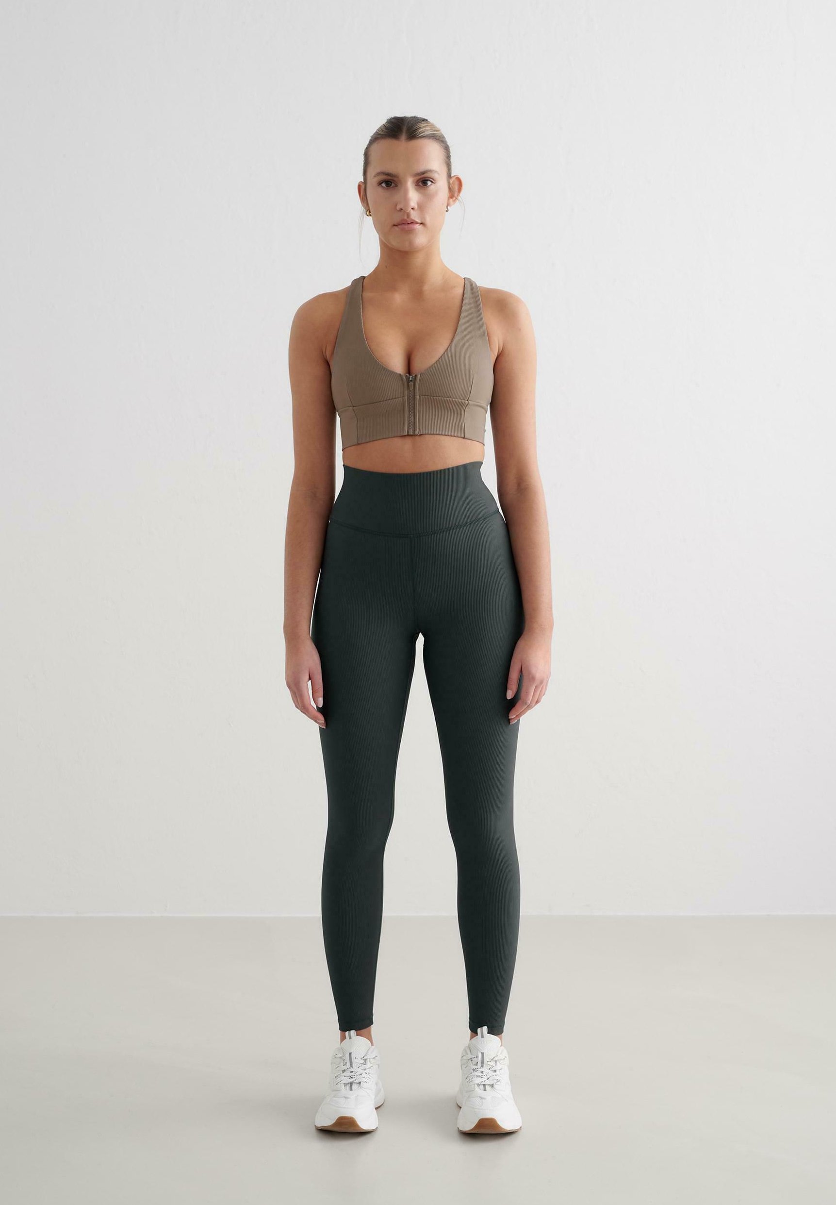 Sutiã esportivo aim'n® PERFORMANCE ZIPPED - Suporte médio - marrom