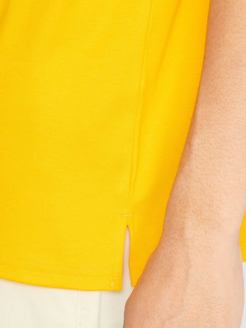 Camiseta com bolso no peito - AMARELA