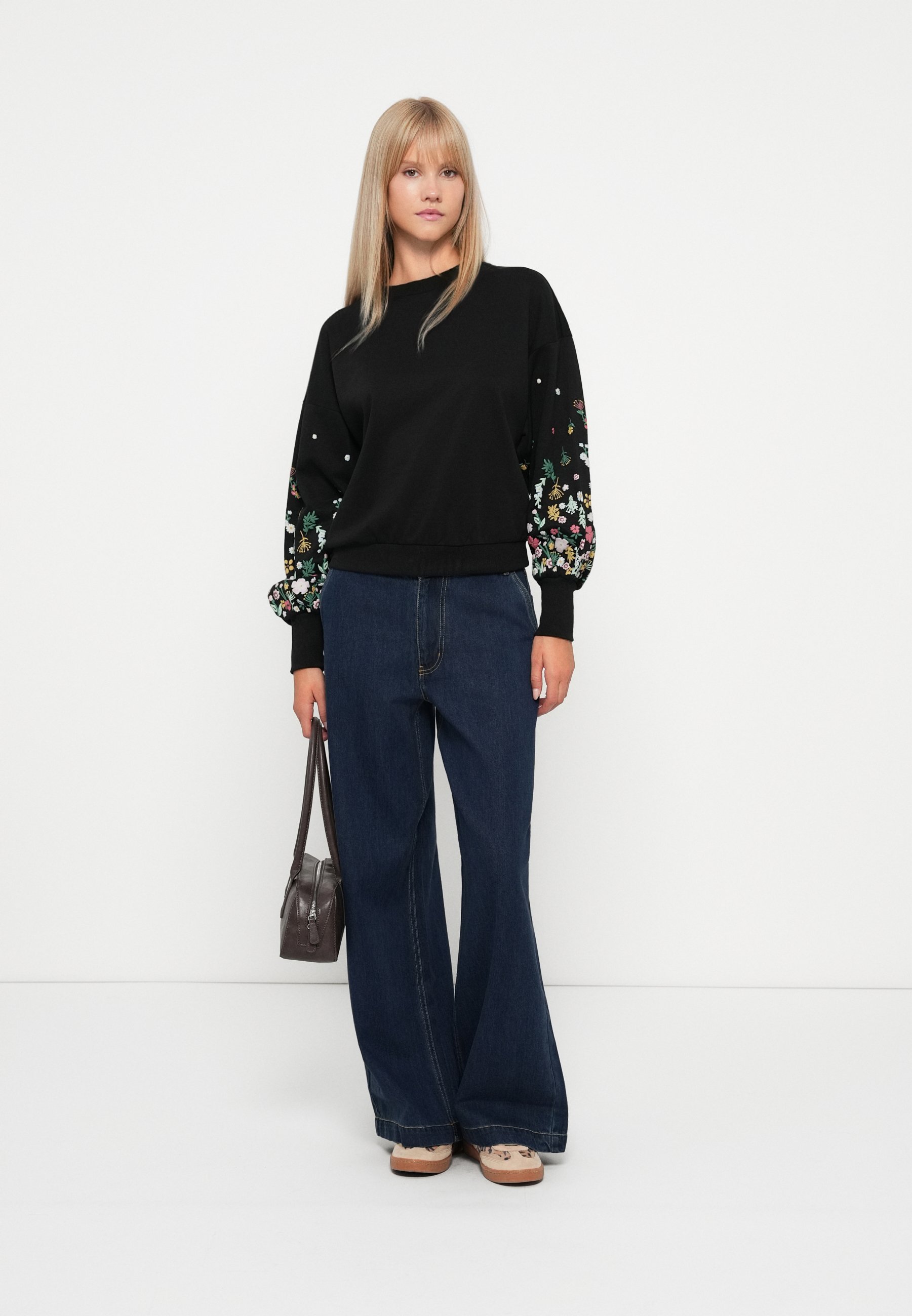 ONLY ONLBROOKE LS O-NECK FLOWER NOOS - Sweatshirt - schwarz