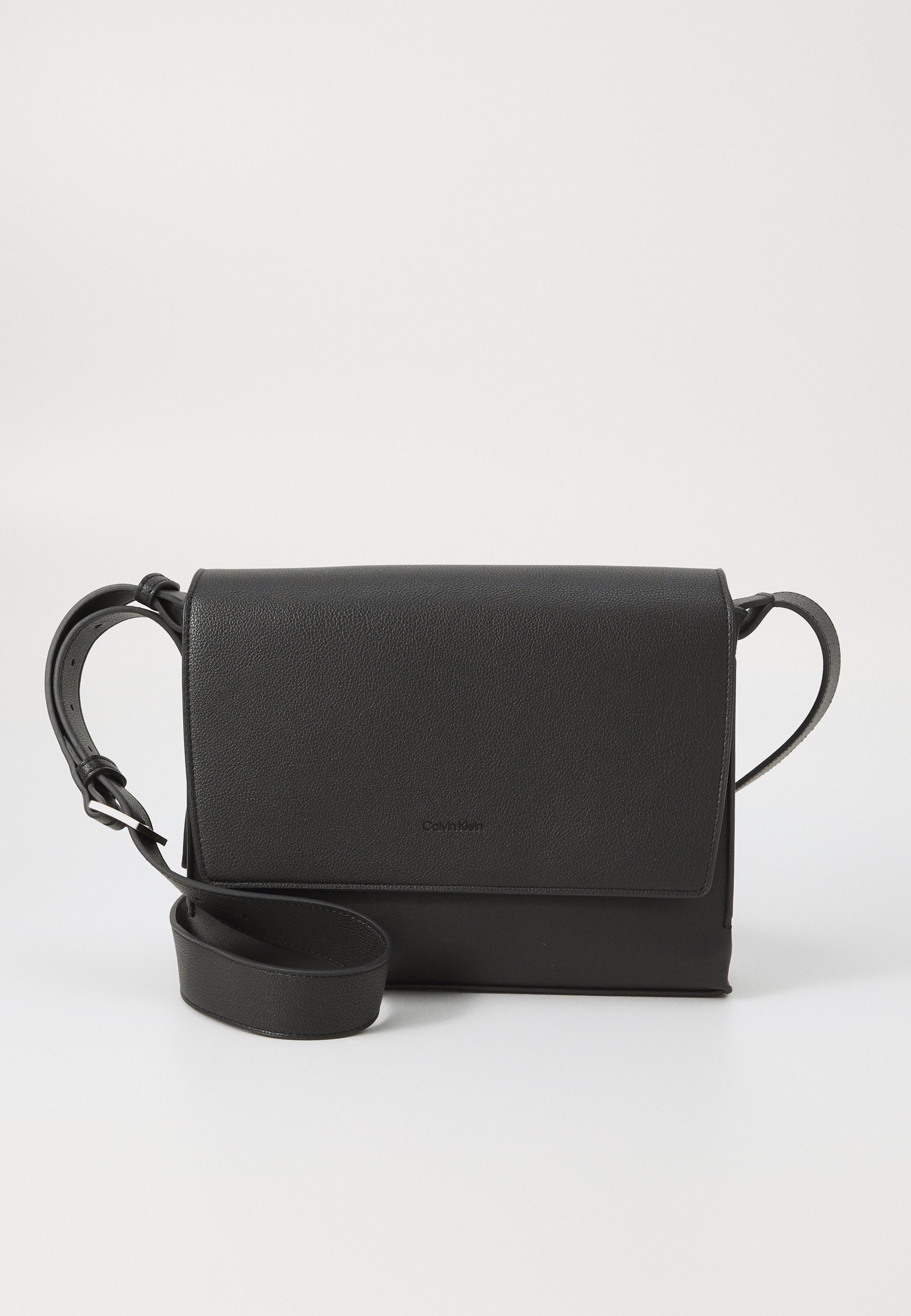 Calvin Klein MICRO PEBBLE MESSENGER - Crossbodytas - zwart