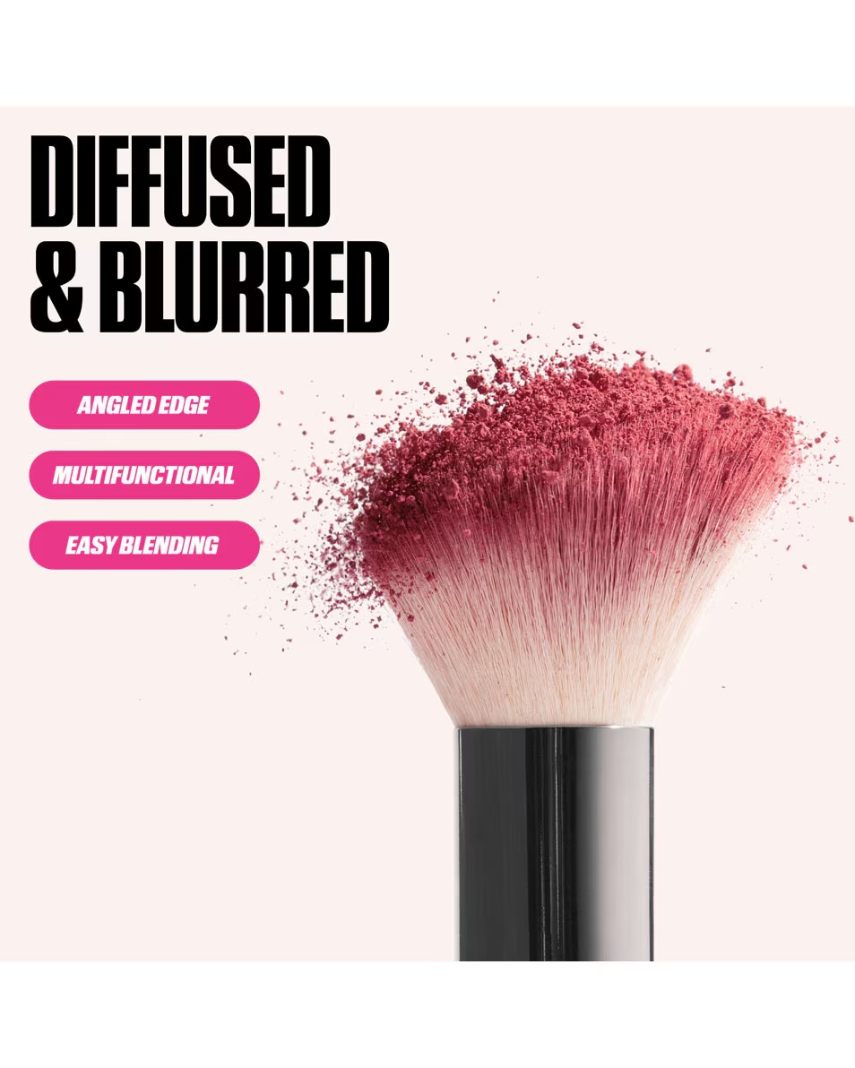 HUDA BEAUTY PENSULĂ DIFUZOARE PENTRU OBRAJI Pensulă Blush