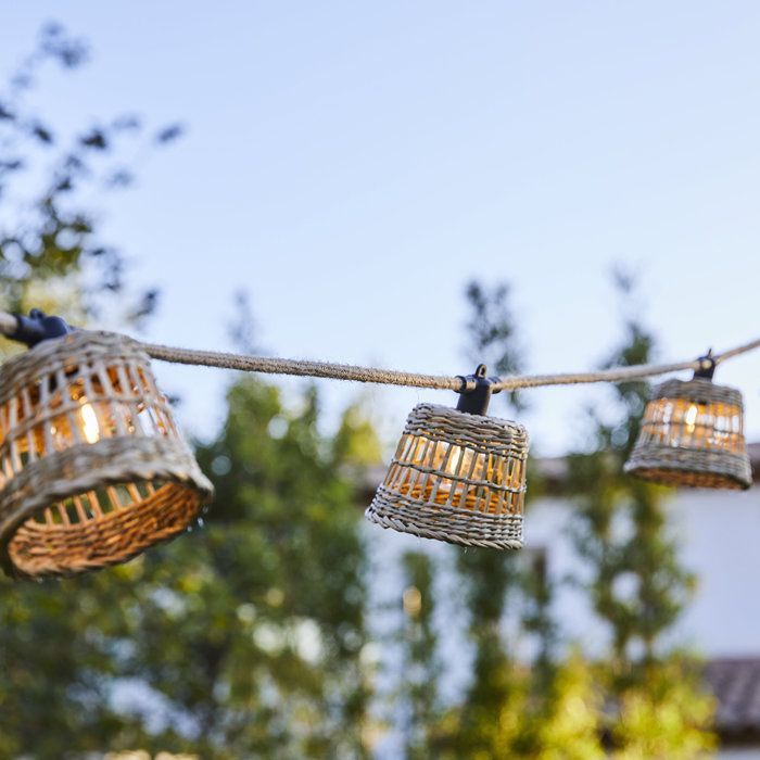 Guirnalda de luces híbridas para exteriores - LUMISKY - SAMOA LIGHT HYBRID - Alimentación solar y eléctrica - 10 pantallas LED de ratán - Blanco cálido - 8 m