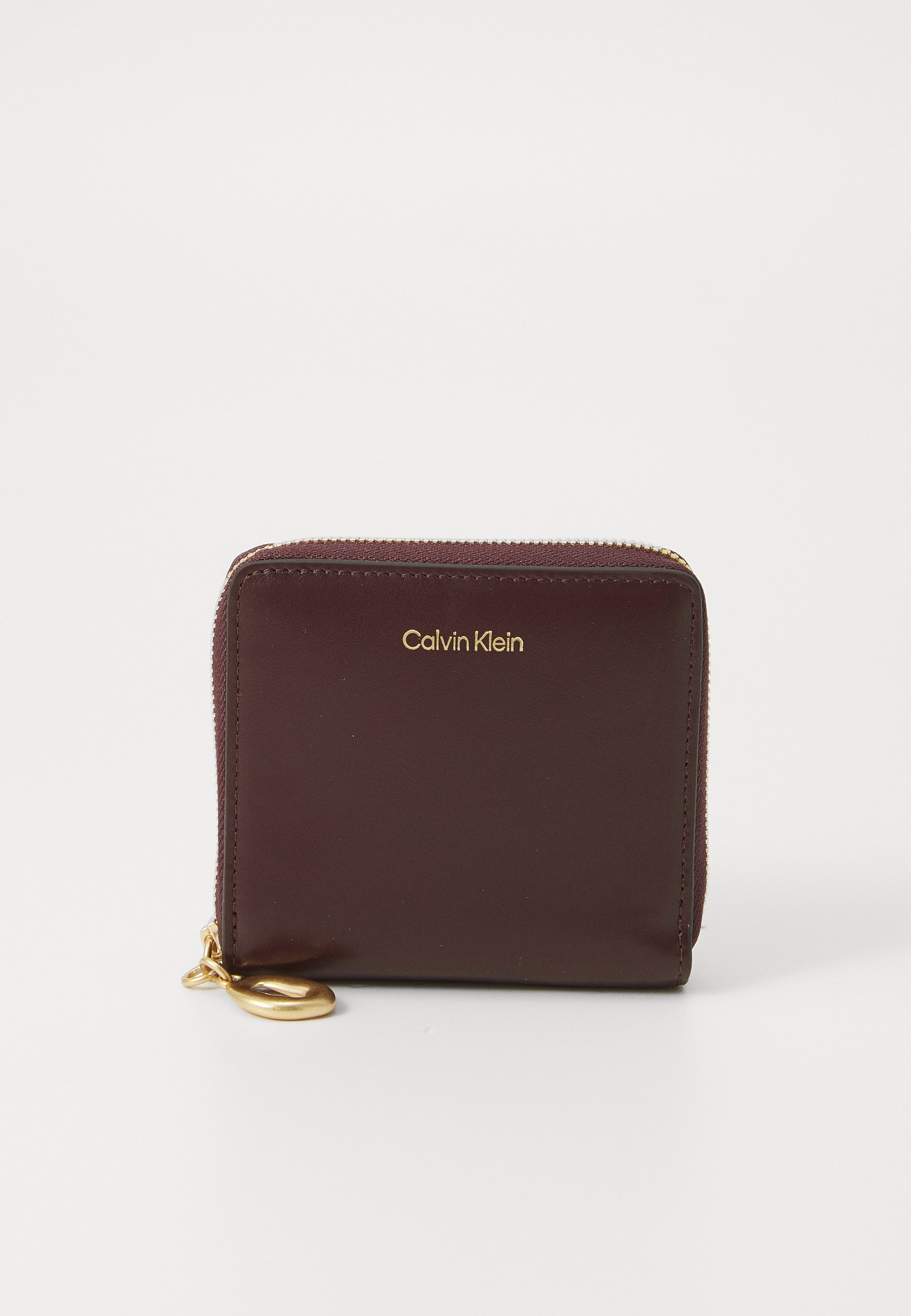 Calvin Klein ENGRAVED - Pénztárca - fudge