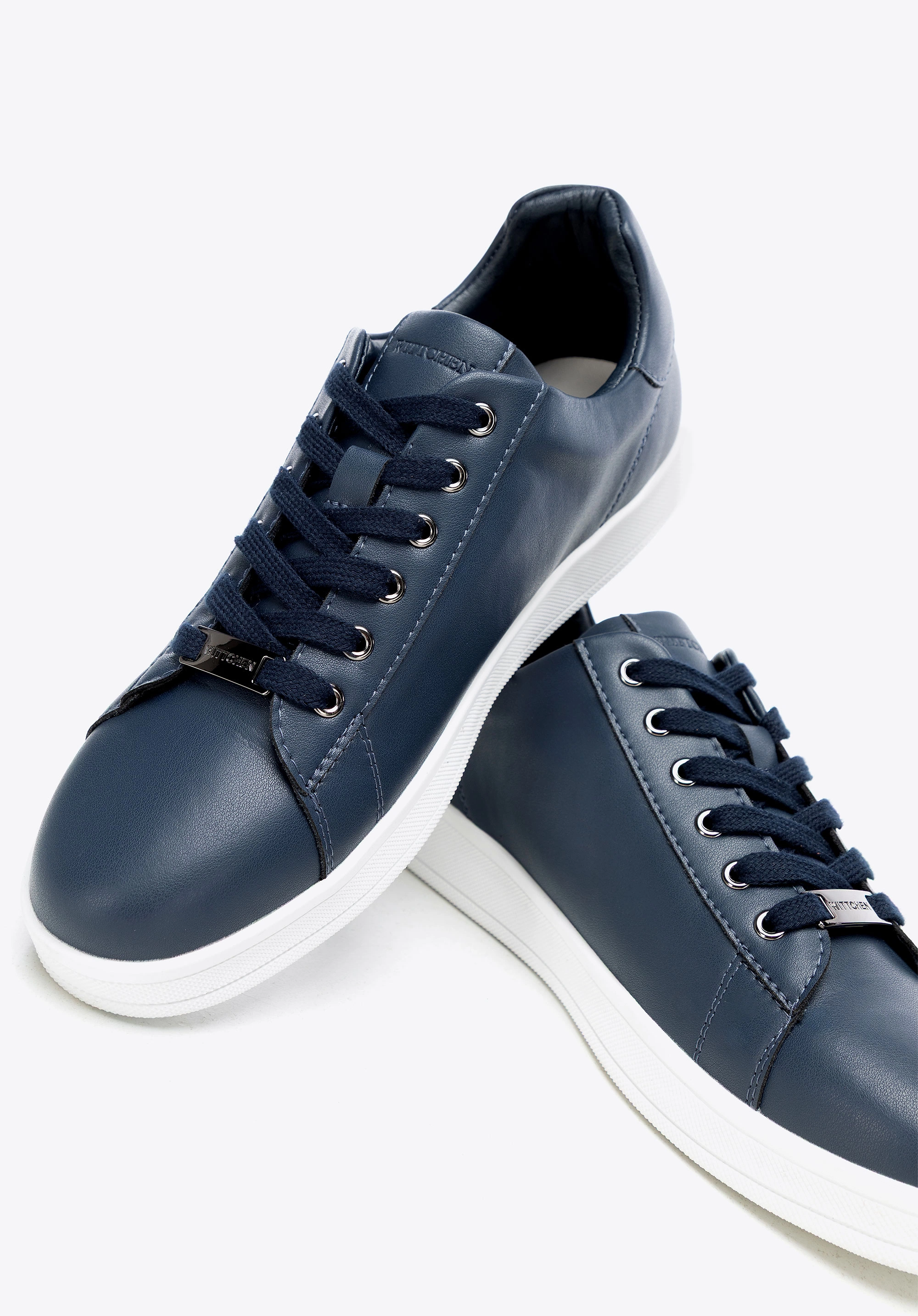 Damskie sneakersy skórzane na platformie granatowe