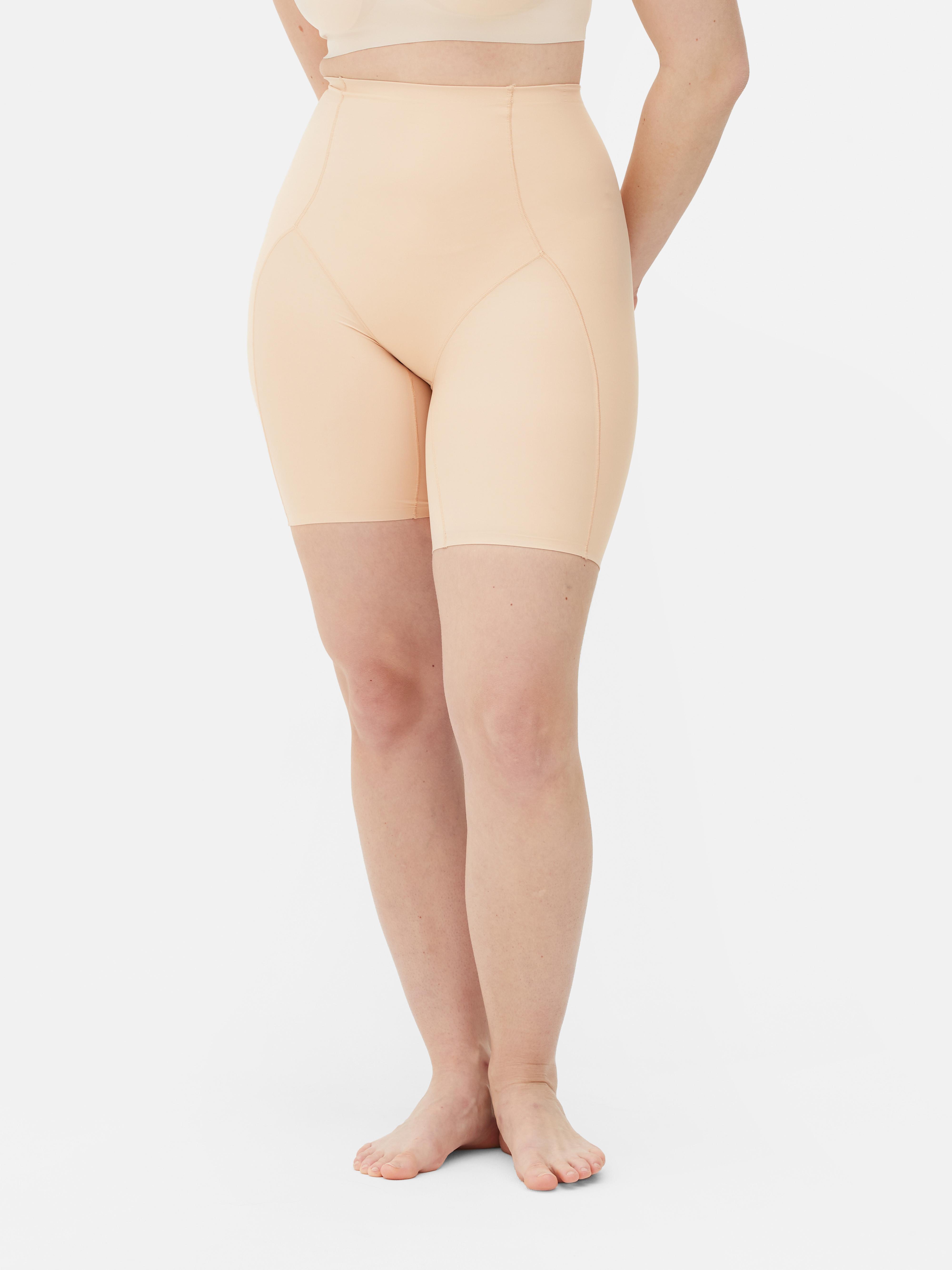 Pantaloni scurți modelatori, elastici, perfecți pentru confort maxim.