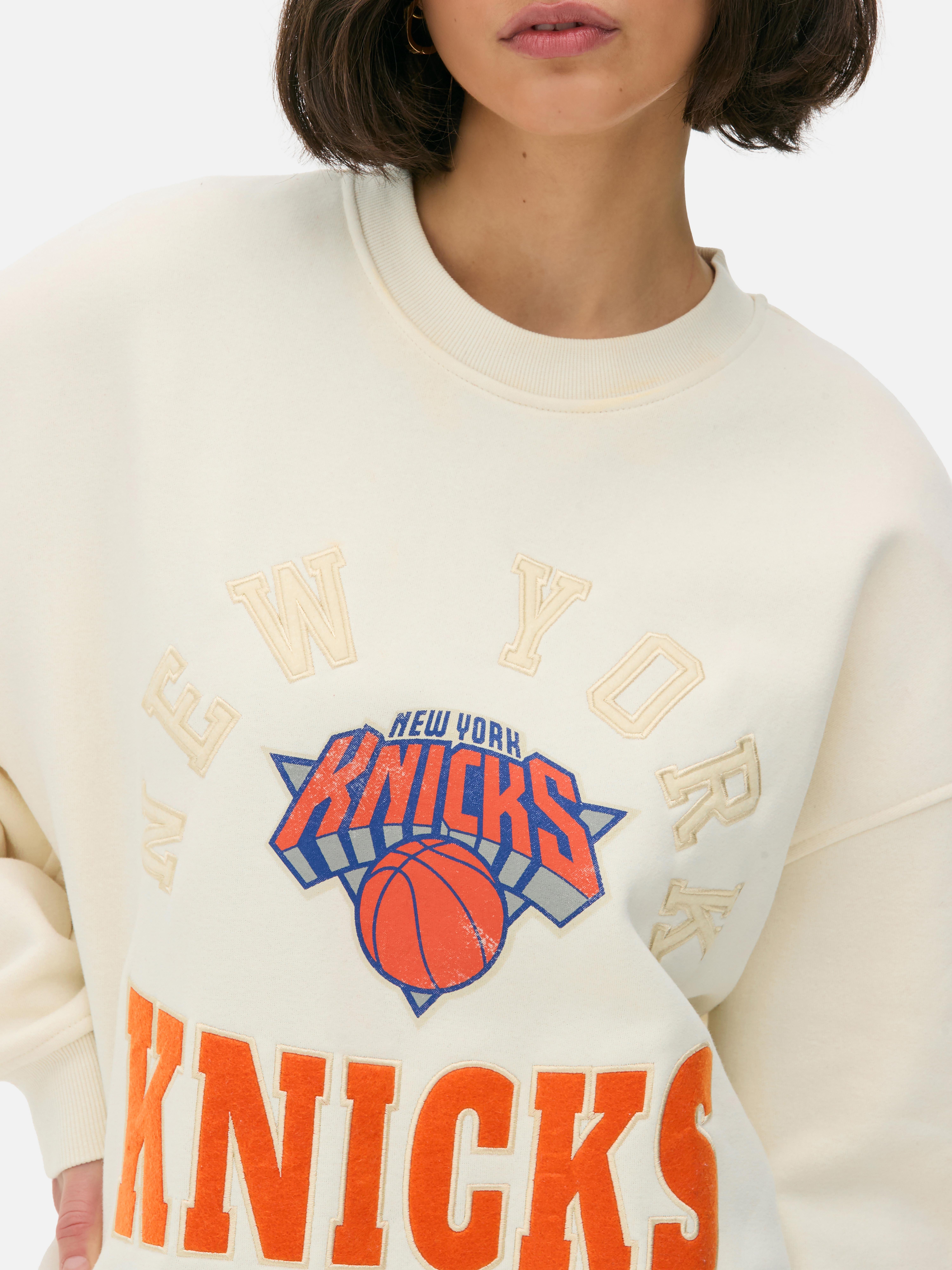 Oversized-Sweatshirt der NBA New York Knicks: Trage dieses New York Knicks-Sweatshirt auch dann, wenn sie gerade kein Spiel haben.