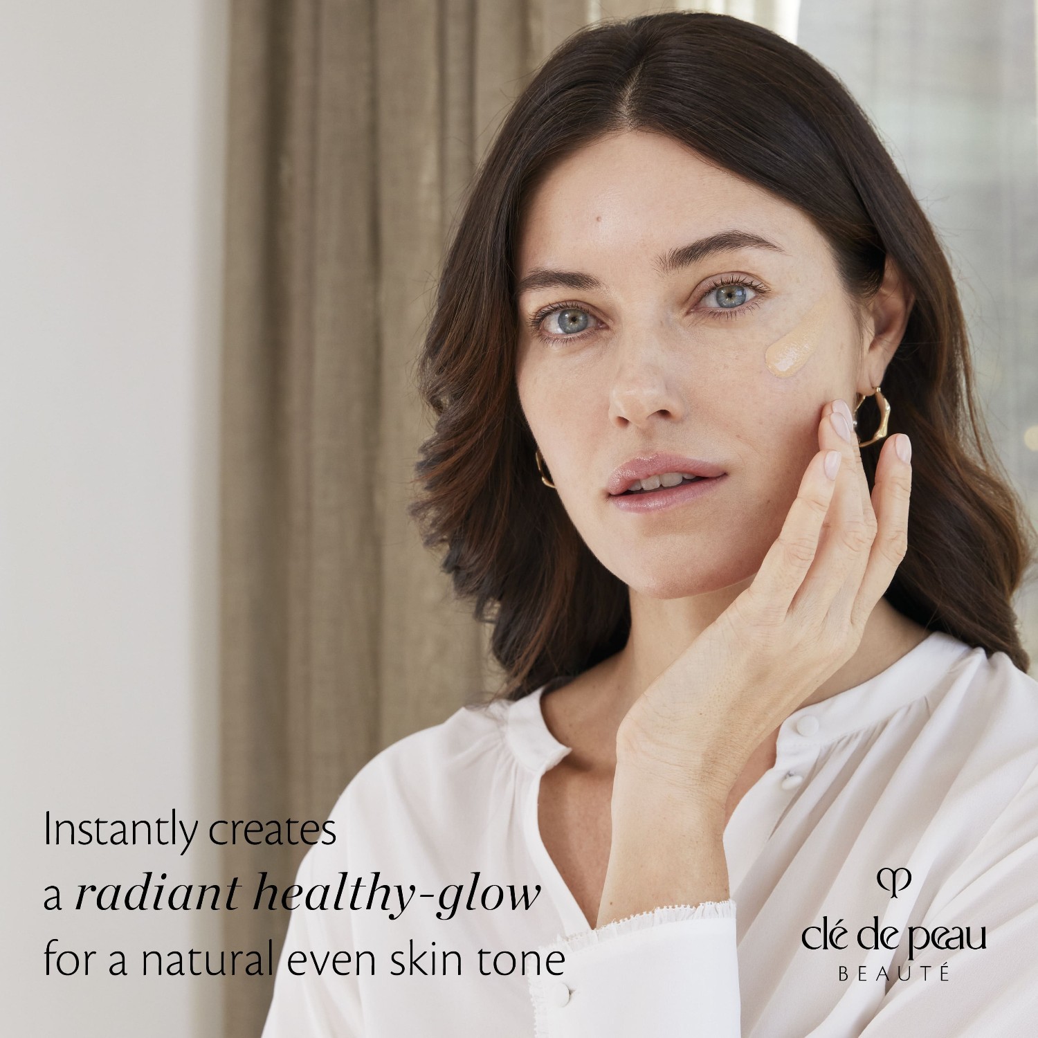 Clé de Peau Beauté Foundation Radiant Fluid Foundation Natural – 35 ml
