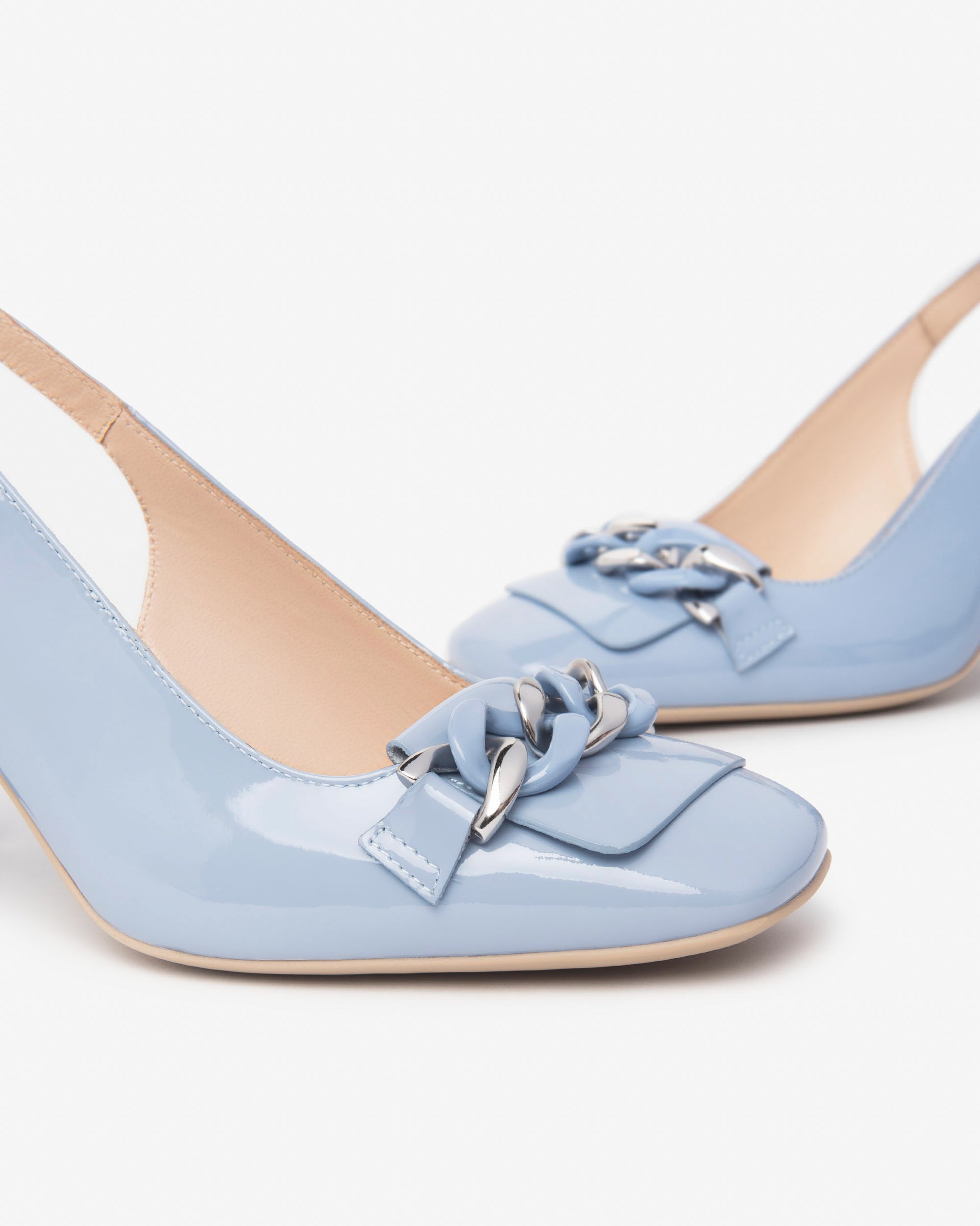  Damen-Pumps aus Lackleder