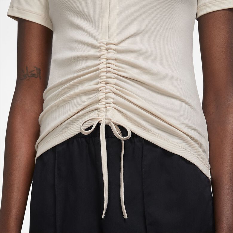 Essentiële sportkleding: geribbelde crop top met korte mouwen in modieuze stijl.