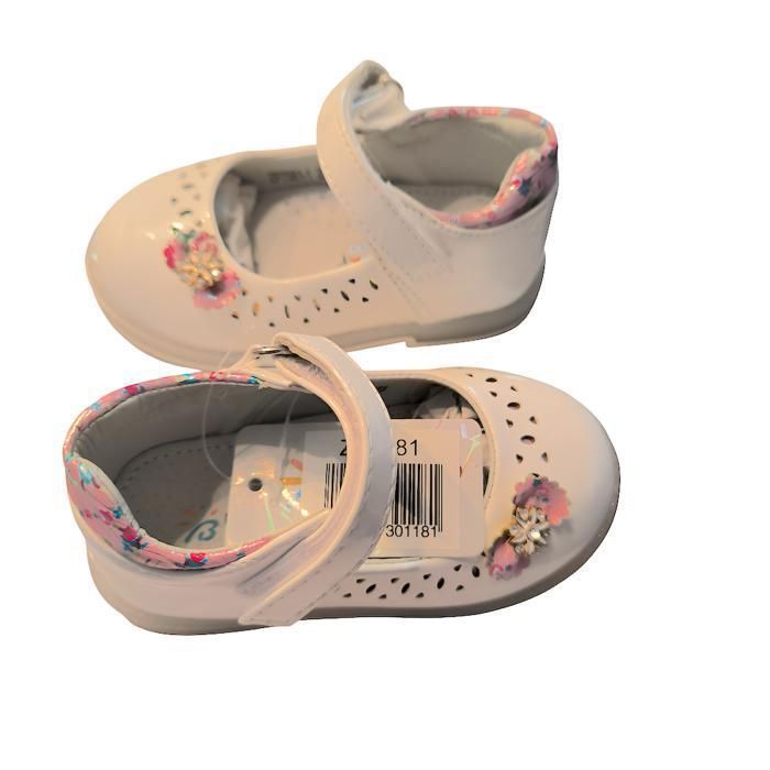 Chaussures - Enfant - Fille - Salomés - Babies - Cuir - Verni - Ivoire - Motif Fleur - Pointure du 21 au 26