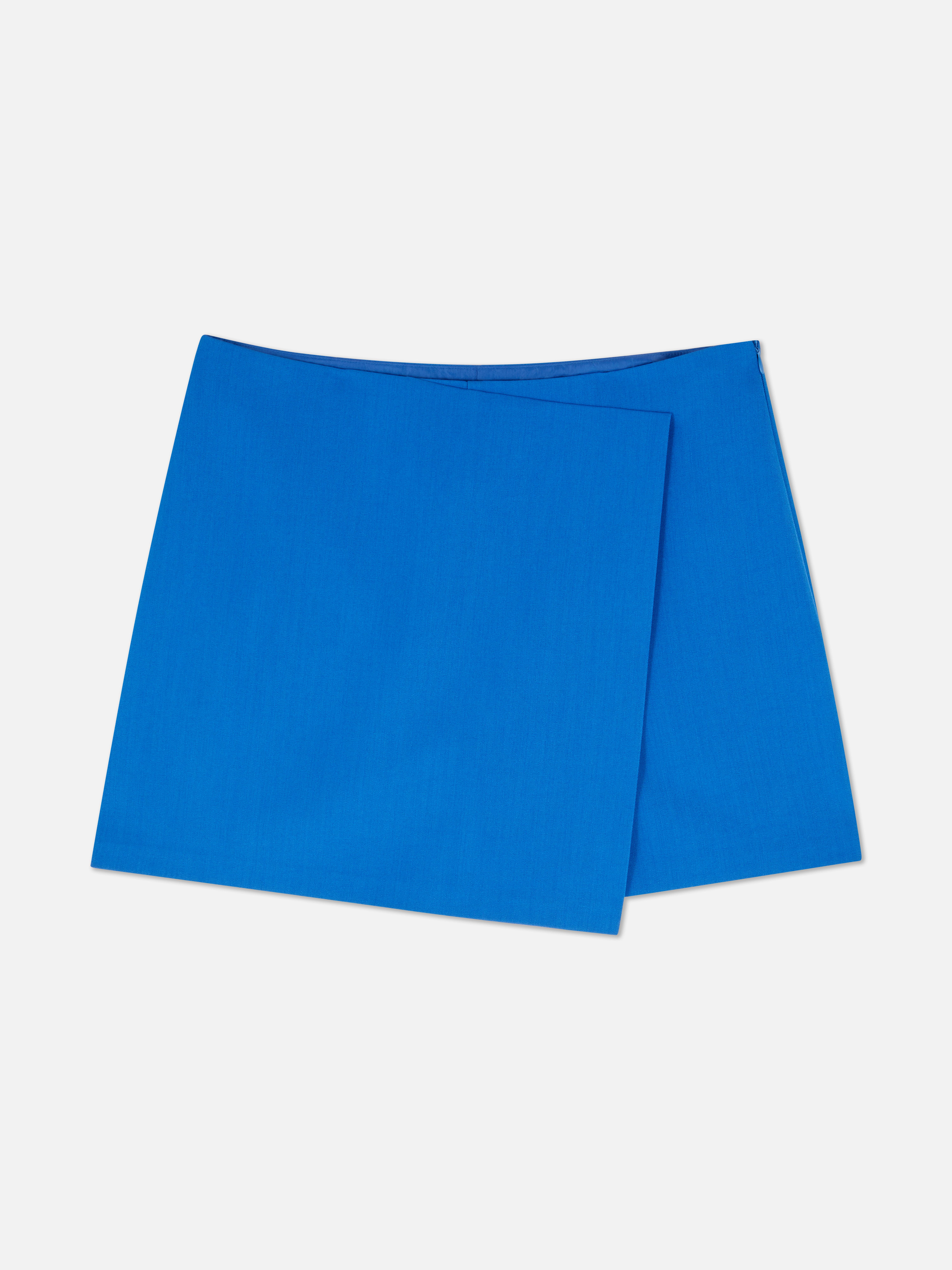 Slim-cut matching wrap bottoms. These slim-cut summer wrap bottoms are chic and comfortable.