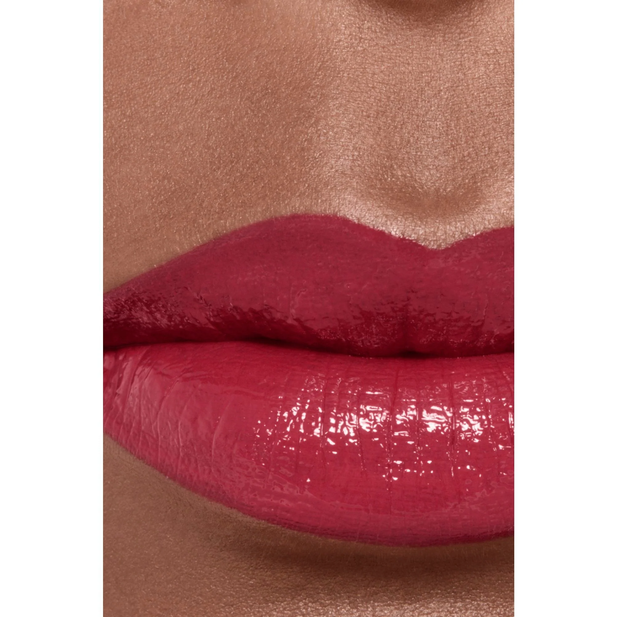 ROUGE ALLURE LAQUE - IL ROSSETTO FLUIDO BRILLANTE TENUTA ESTREMA