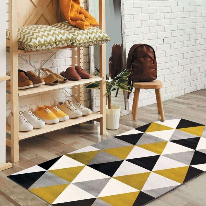 Wollartiger Teppich mit gelbem Dreiecksmuster, 80 x 150