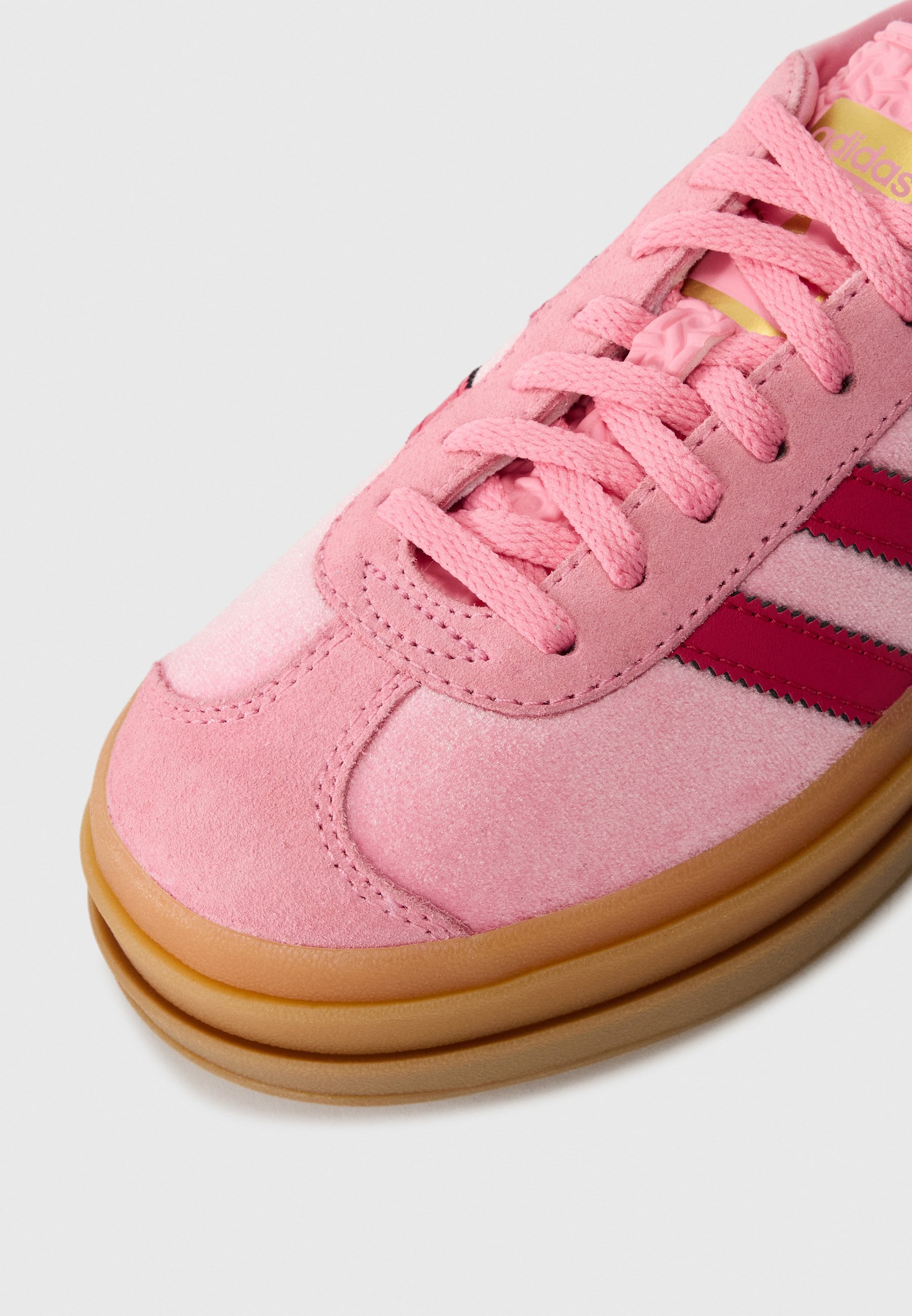 adidas Originals GAZELLE BOLD UNISEX - Sneakers - bliss pink/ruby red/maroon