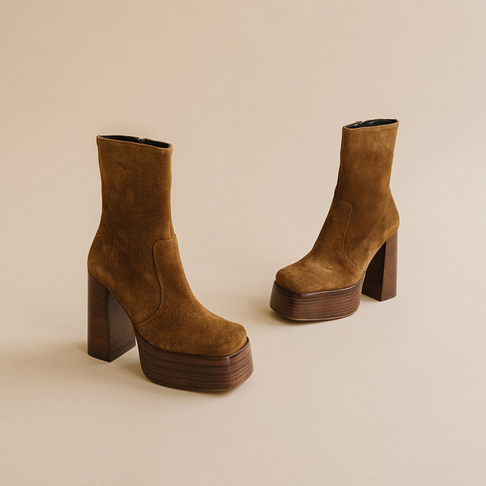 Boots à plateformes et bouts carrés  en croute tabac