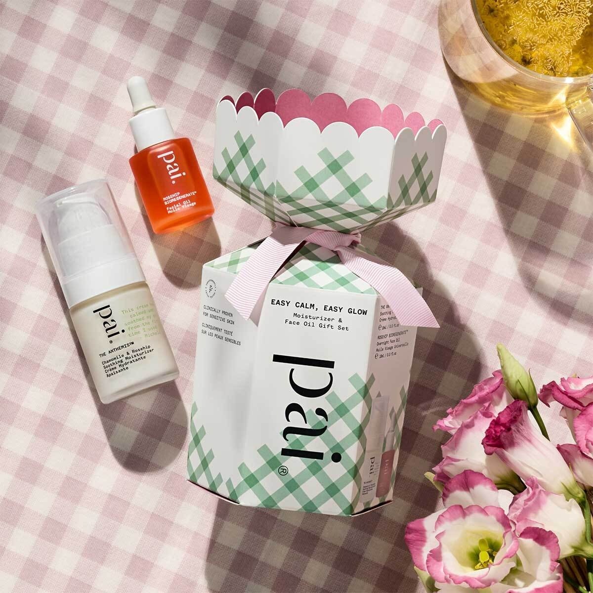 „Pai Skincare“ veido priežiūros rinkinys „Easy Calm, Easy Glow“ – drėkinamasis kremas ir veido aliejus – 1 vnt.
