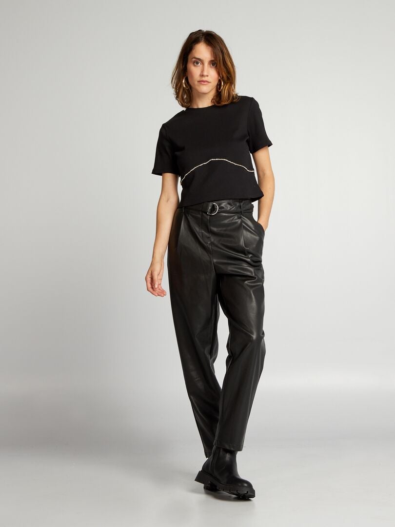 Korte T-shirt met strass-rand - ZWART
