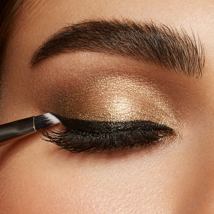 Eyes 62 Schräger Eyelinerpinsel