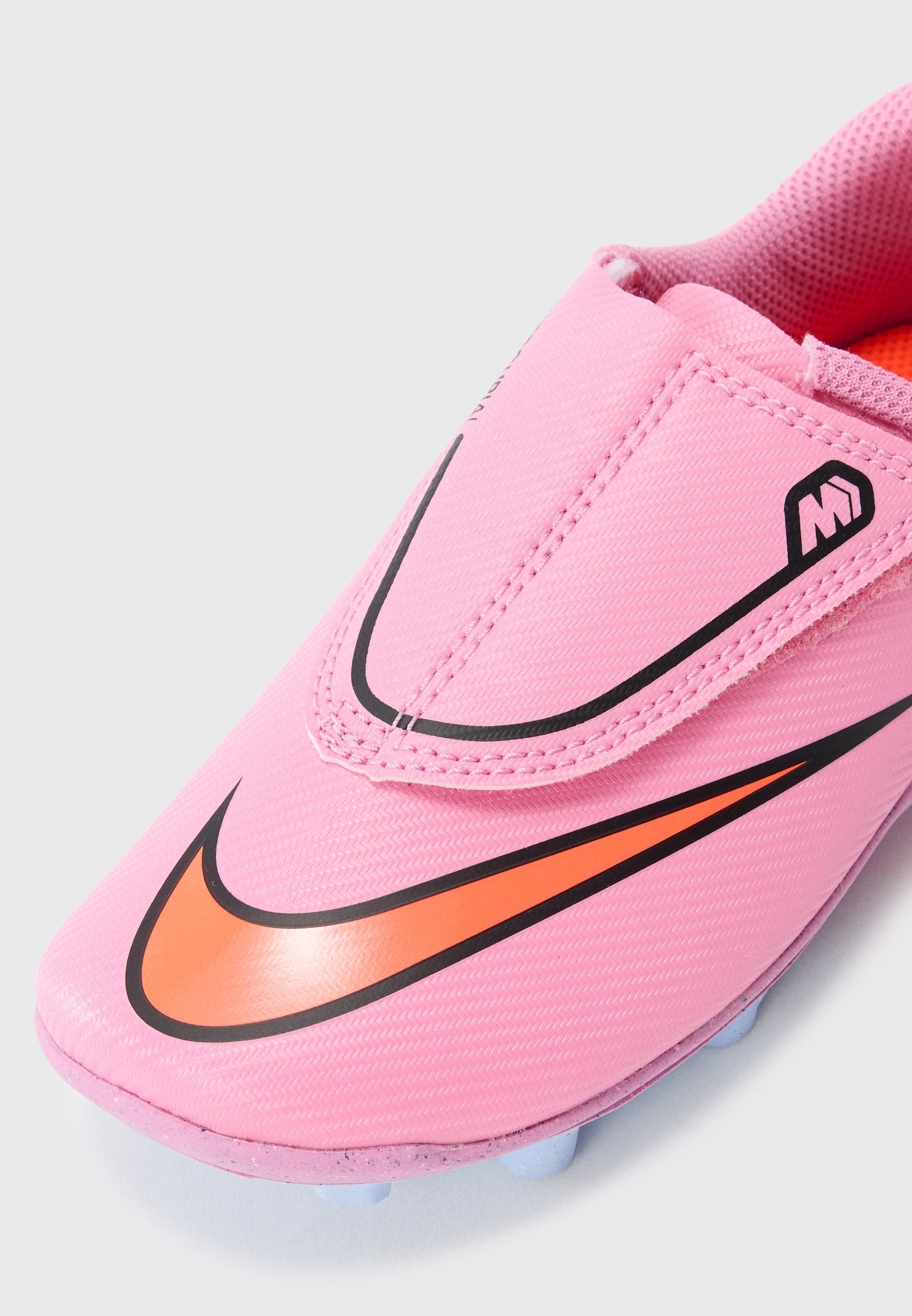 Nike Performance JR VAPOR 16 CLUB MG UNISEX - Scarpe da calcio per campi in erba sintetica - magic flamingo/total crimson/black