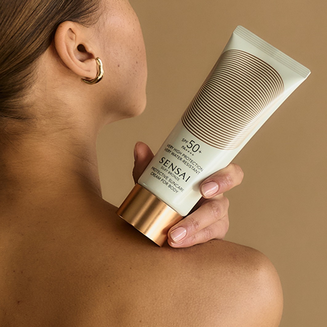 SENSAI saules aizsargkrēms SENSAI Silky Bronze ZĪDAINAIS BRONZES AIZSARGKRĒMS ĶERMENIM 50+ - 150 ml